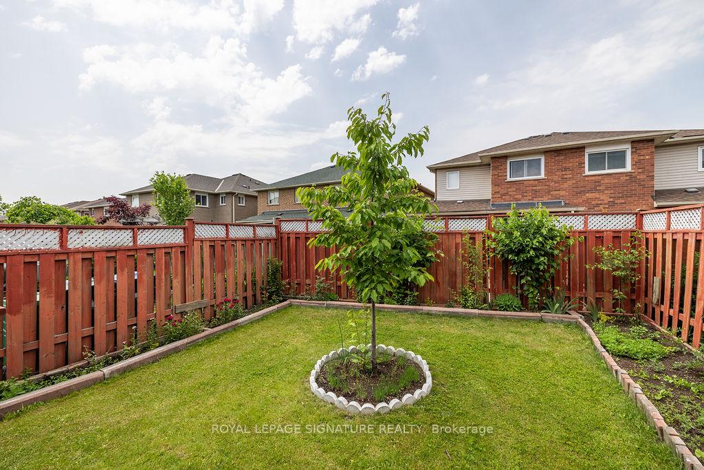 Photo 9 of 20 Tessler Crescent, Brampton, Brampton West — HOMEH