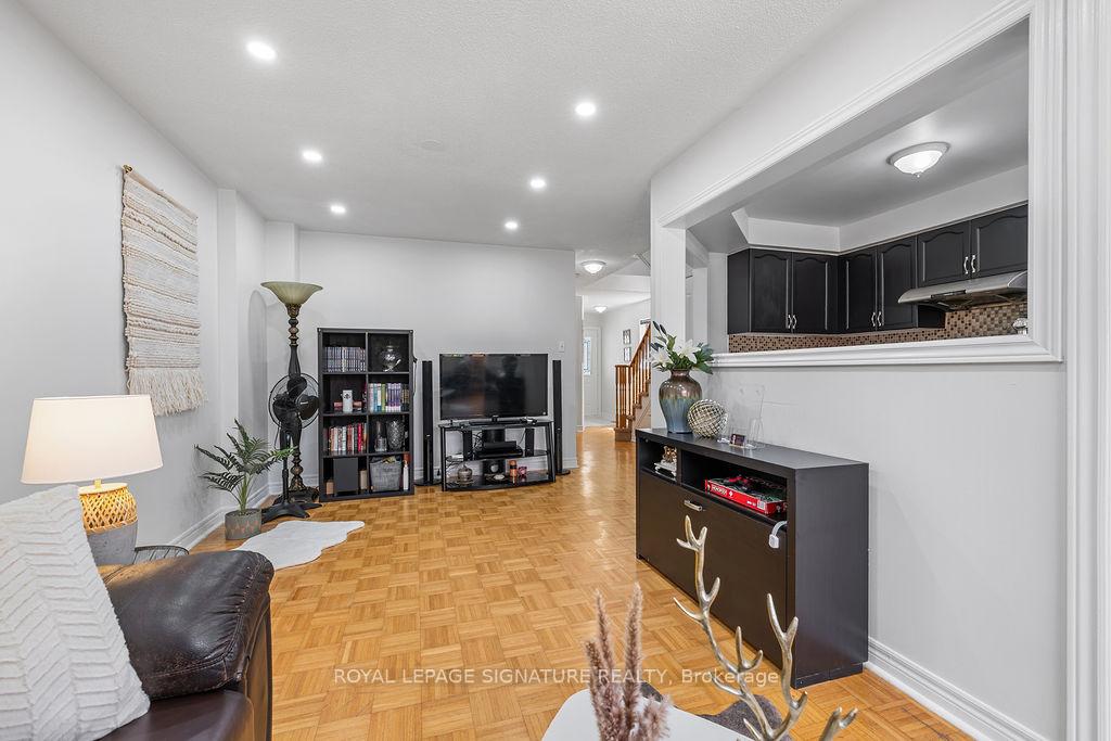 Photo 13 of 20 Tessler Crescent, Brampton, Brampton West — HOMEH