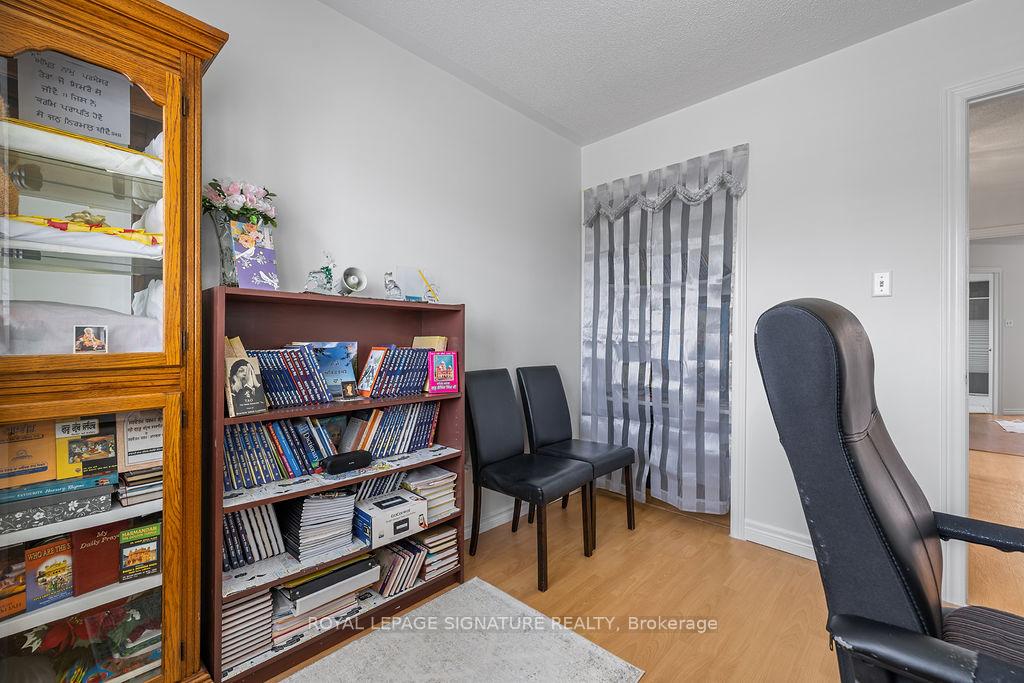 Photo 21 of 20 Tessler Crescent, Brampton, Brampton West — HOMEH