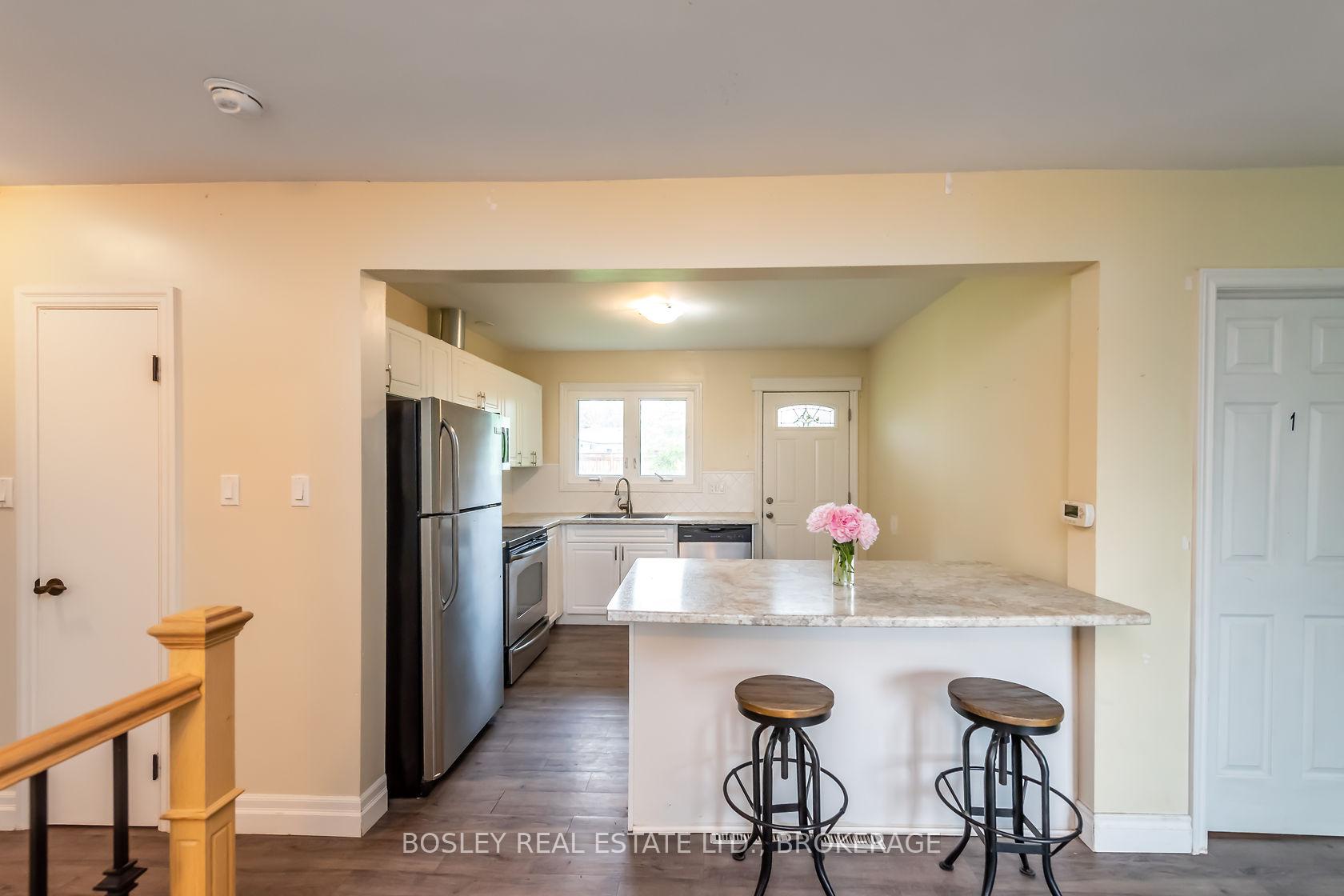 Photo 2 of 16 Strathmore Road, St. Catharines, Glendale/Glenridge — HOMEH