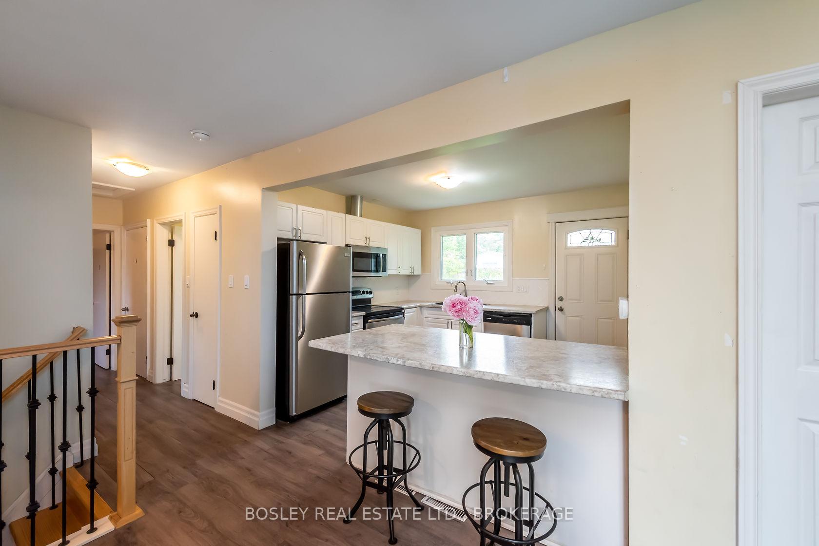 Photo 3 of 16 Strathmore Road, St. Catharines, Glendale/Glenridge — HOMEH