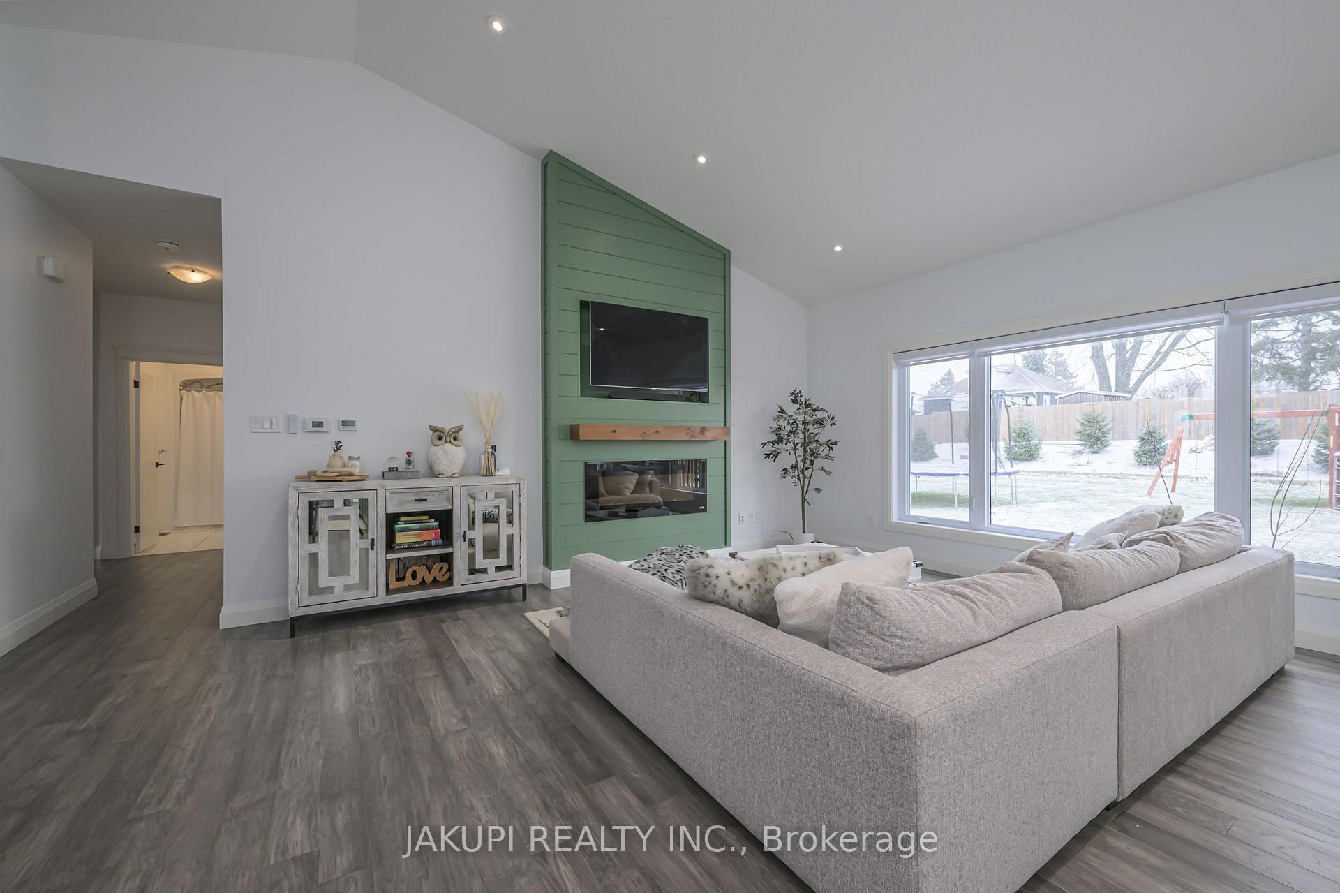 Photo 5 of 49313 Ashland Avenue, Malahide, Lyons — HOMEH