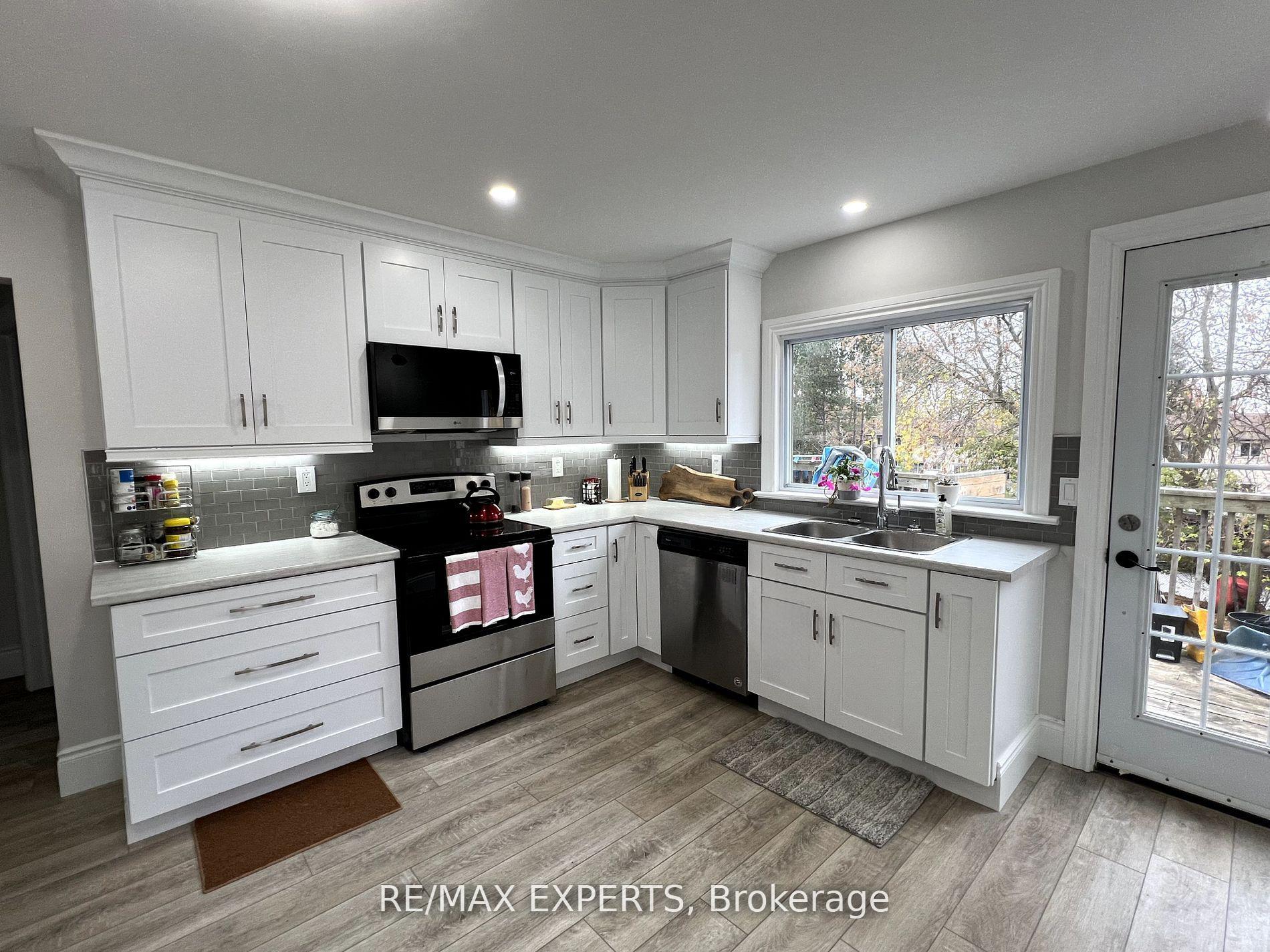 Photo 3 of 279 Blake Street, Barrie, North Shore — HOMEH