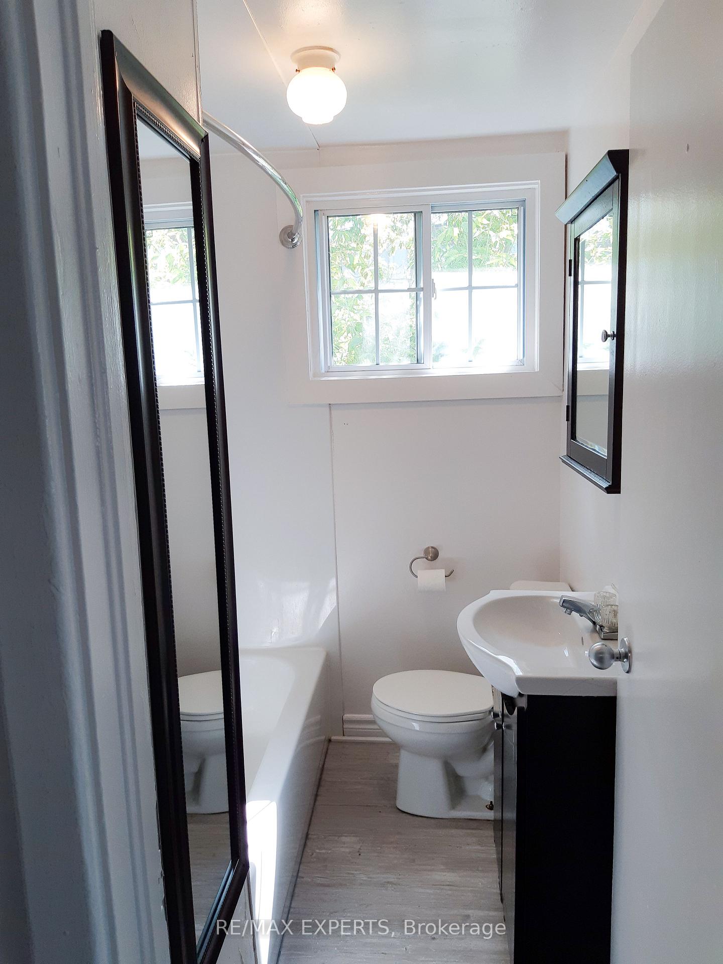 Photo 5 of 279 Blake Street, Barrie, North Shore — HOMEH