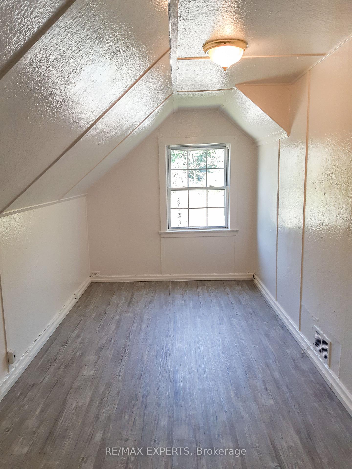 Photo 8 of 279 Blake Street, Barrie, North Shore — HOMEH