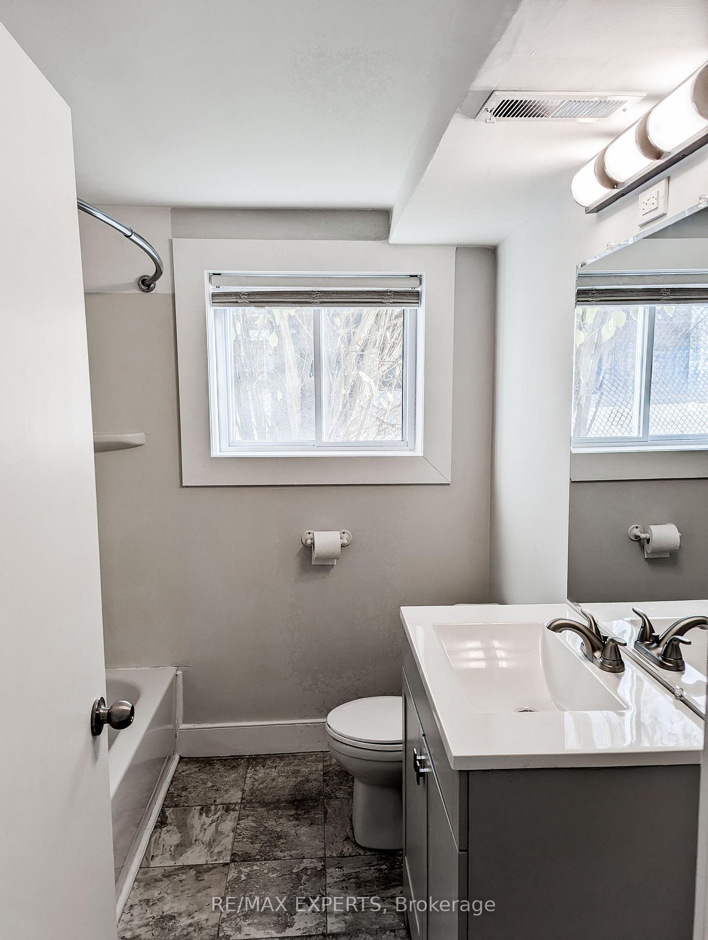 Photo 11 of 279 Blake Street, Barrie, North Shore — HOMEH