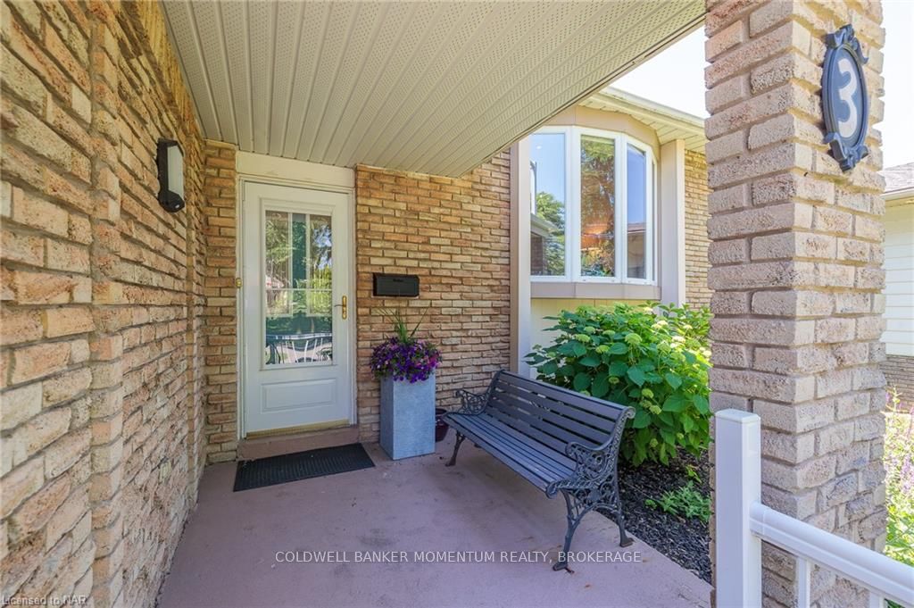 Photo 2 of 3 Westgate Park Drive, St. Catharines, Lakeshore — HOMEH