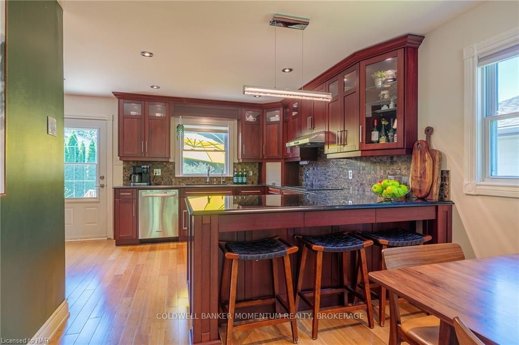 Photo 12 of 3 Westgate Park Drive, St. Catharines, Lakeshore — HOMEH