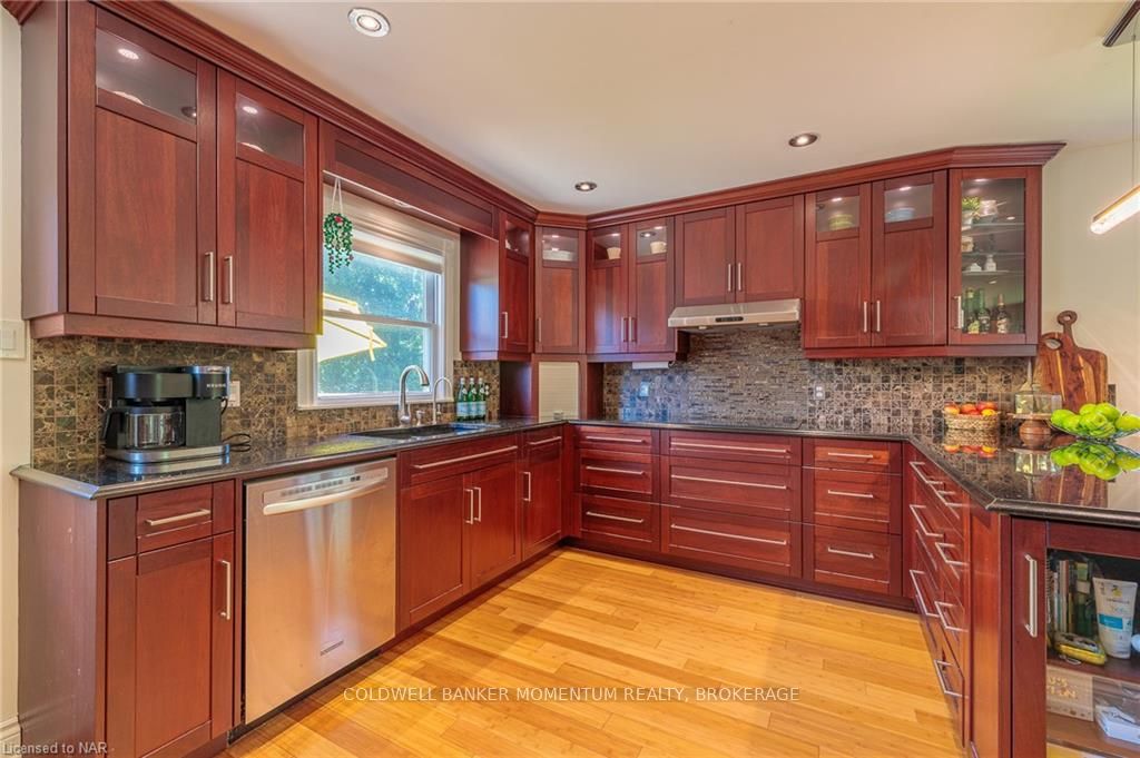 Photo 13 of 3 Westgate Park Drive, St. Catharines, Lakeshore — HOMEH
