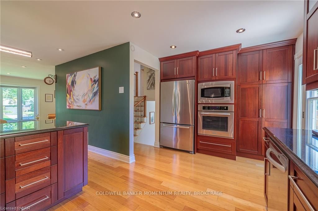 Photo 16 of 3 Westgate Park Drive, St. Catharines, Lakeshore — HOMEH