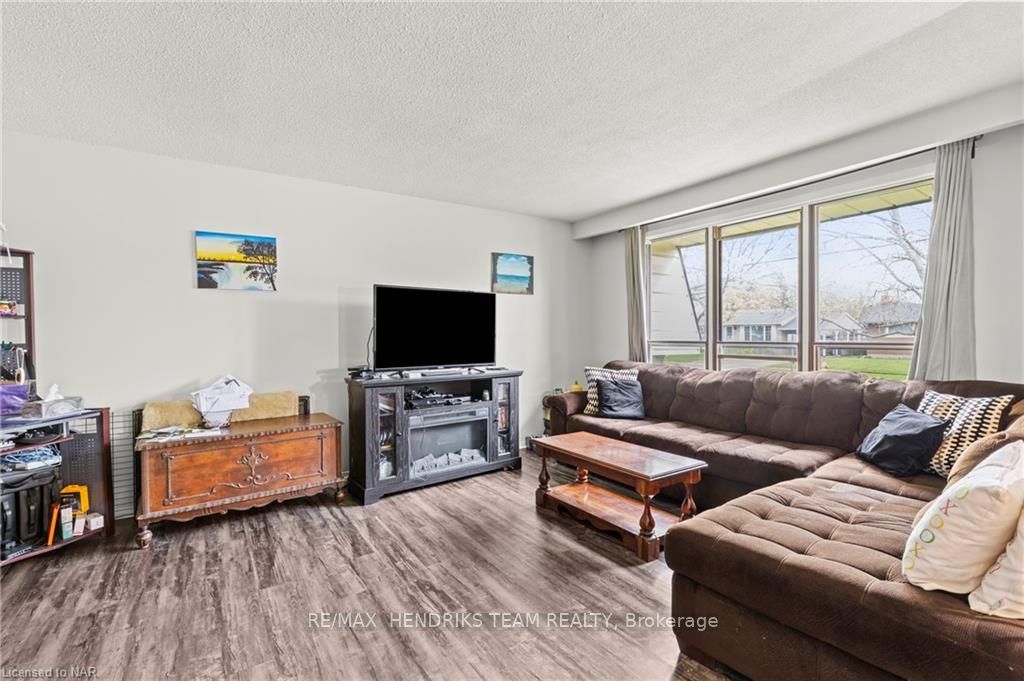Photo 3 of 475 Bunting Road, St. Catharines, Bunting/Linwell — HOMEH