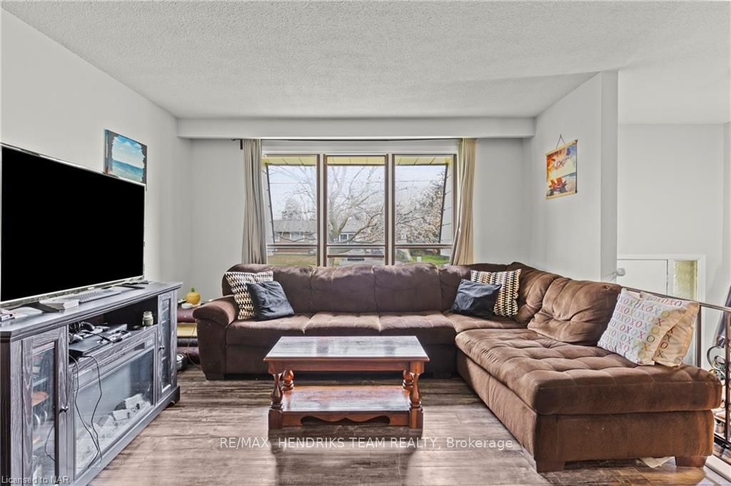Photo 4 of 475 Bunting Road, St. Catharines, Bunting/Linwell — HOMEH