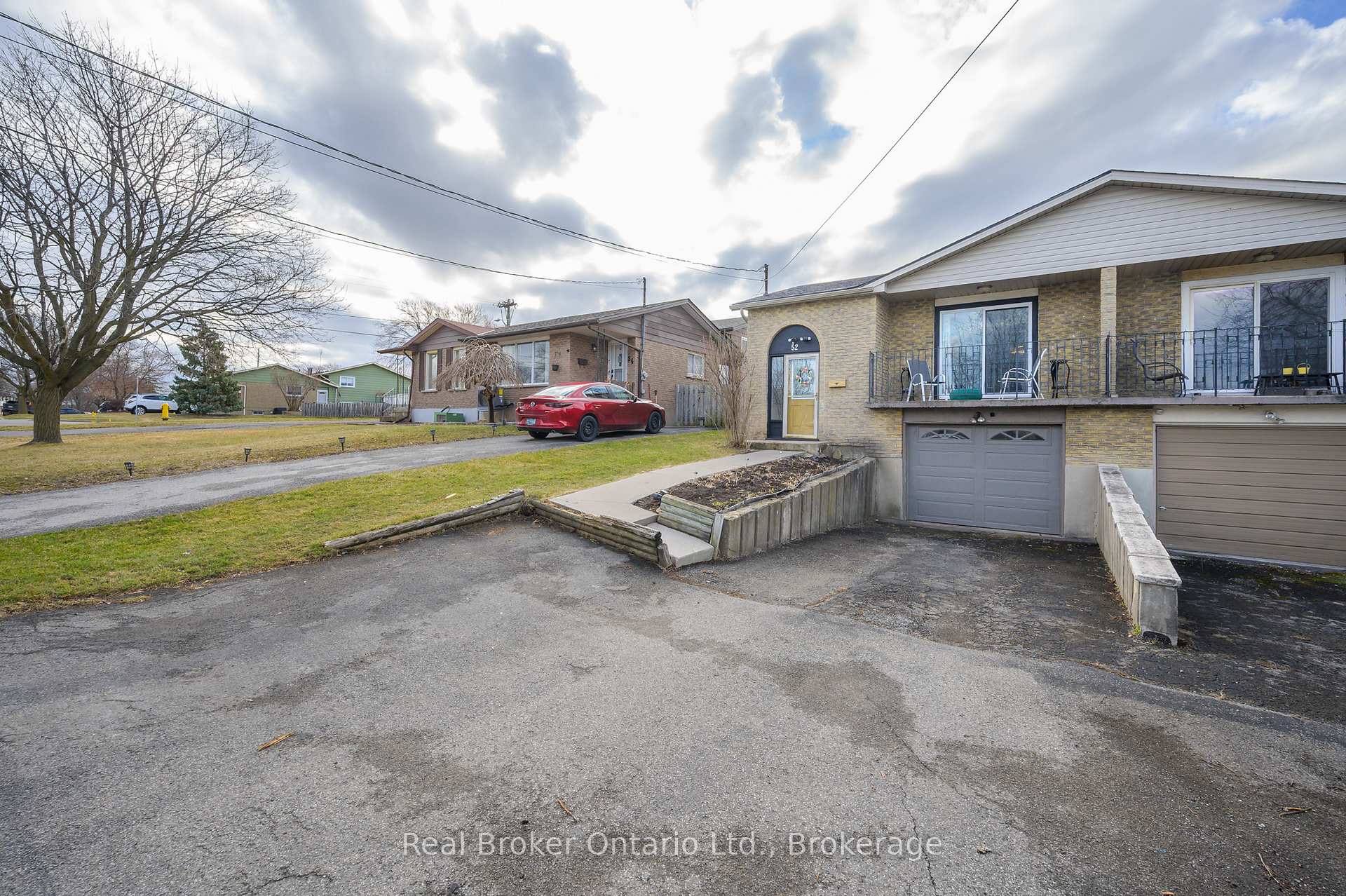 Photo 3 of 52 Green Maple Drive, St. Catharines, Secord Woods — HOMEH