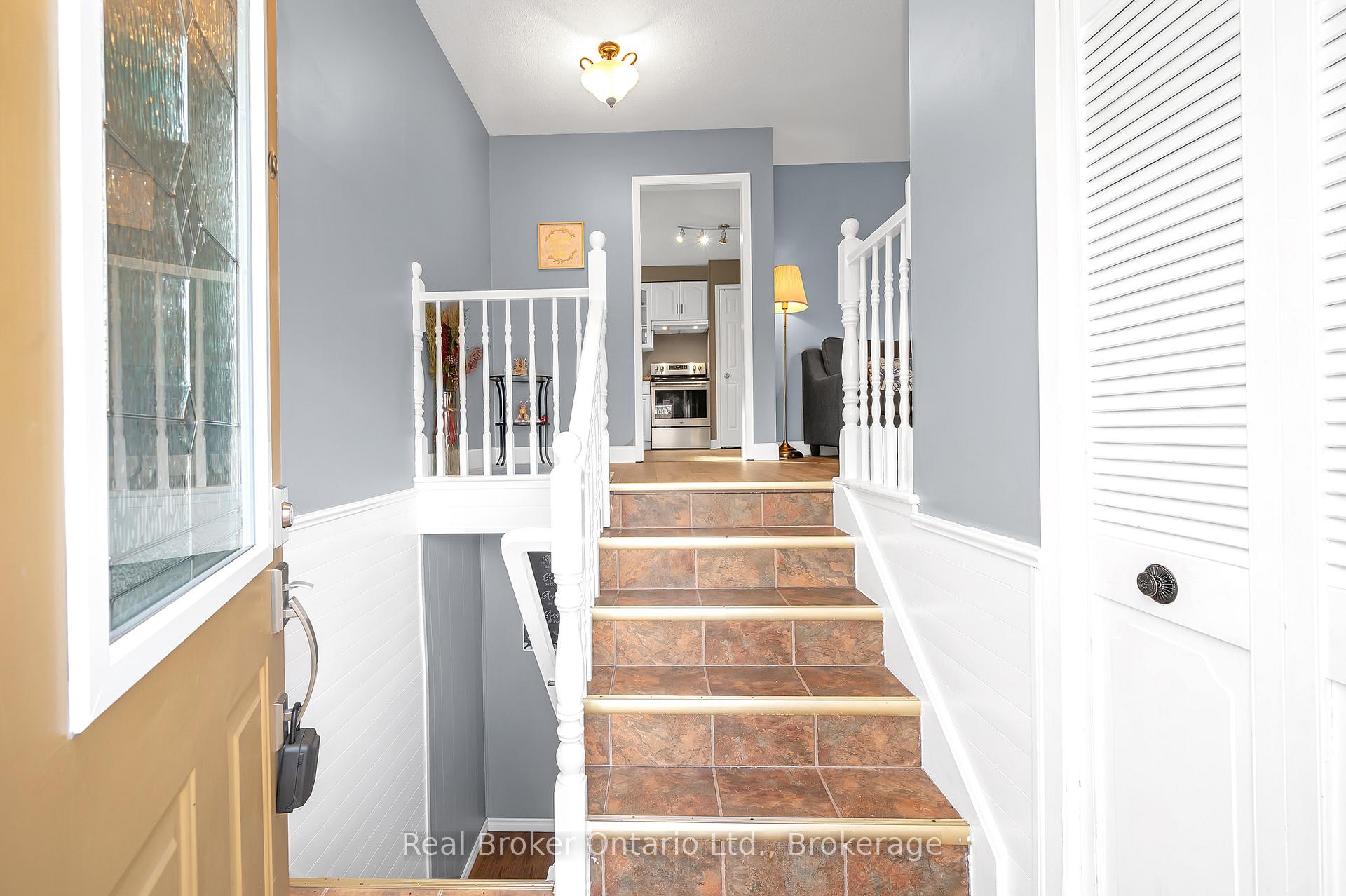 Photo 4 of 52 Green Maple Drive, St. Catharines, Secord Woods — HOMEH