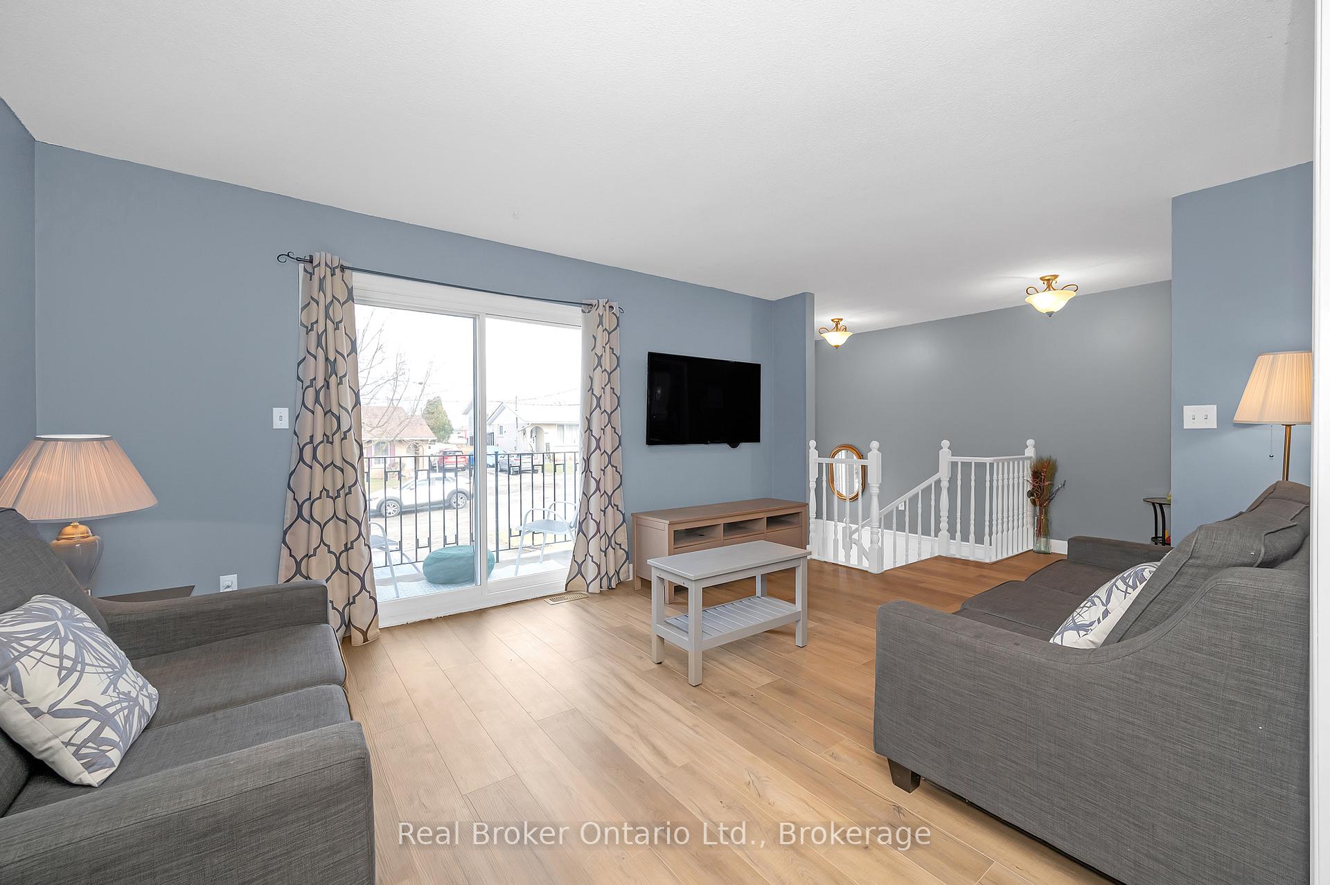 Photo 9 of 52 Green Maple Drive, St. Catharines, Secord Woods — HOMEH