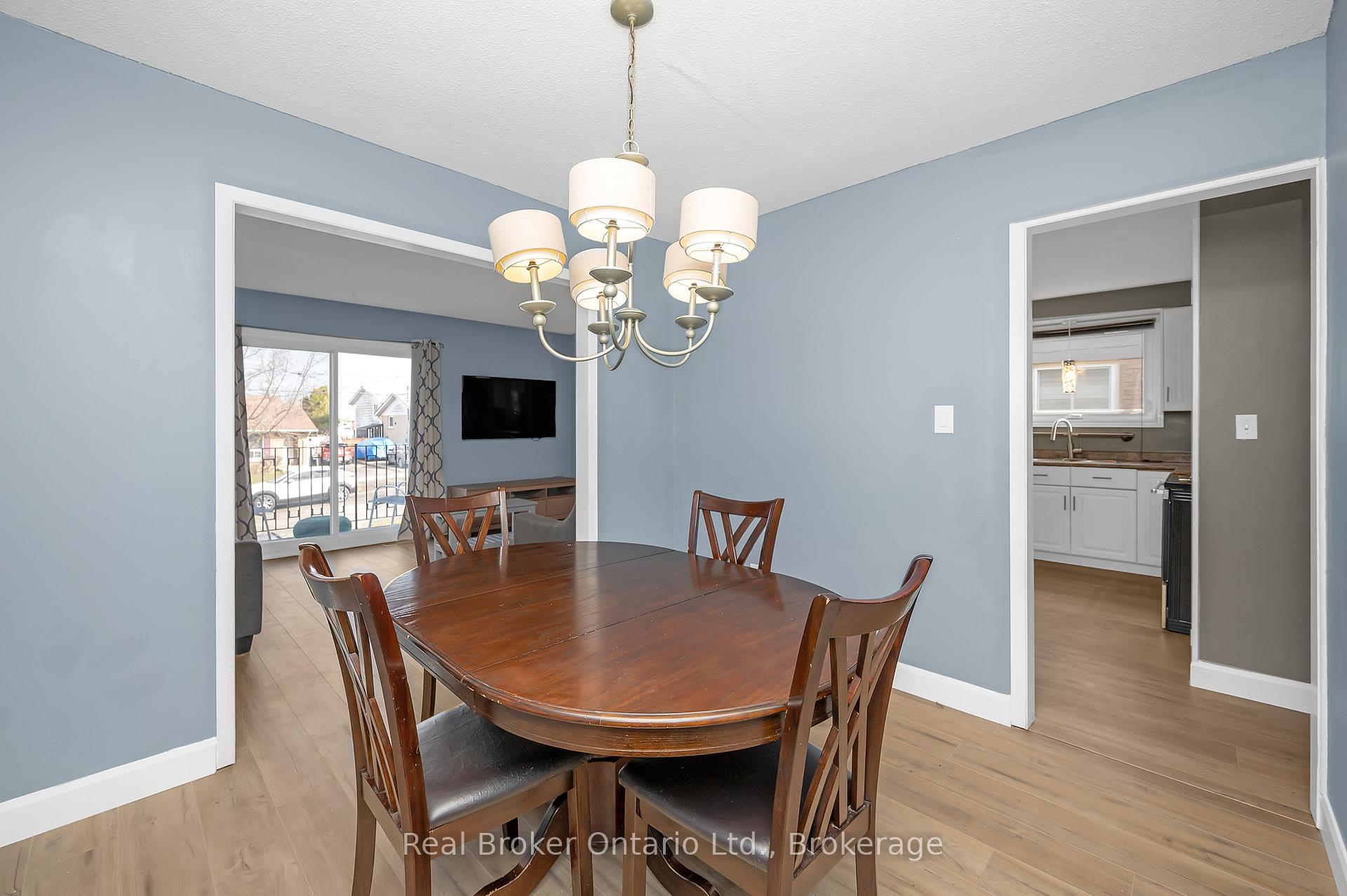 Photo 10 of 52 Green Maple Drive, St. Catharines, Secord Woods — HOMEH