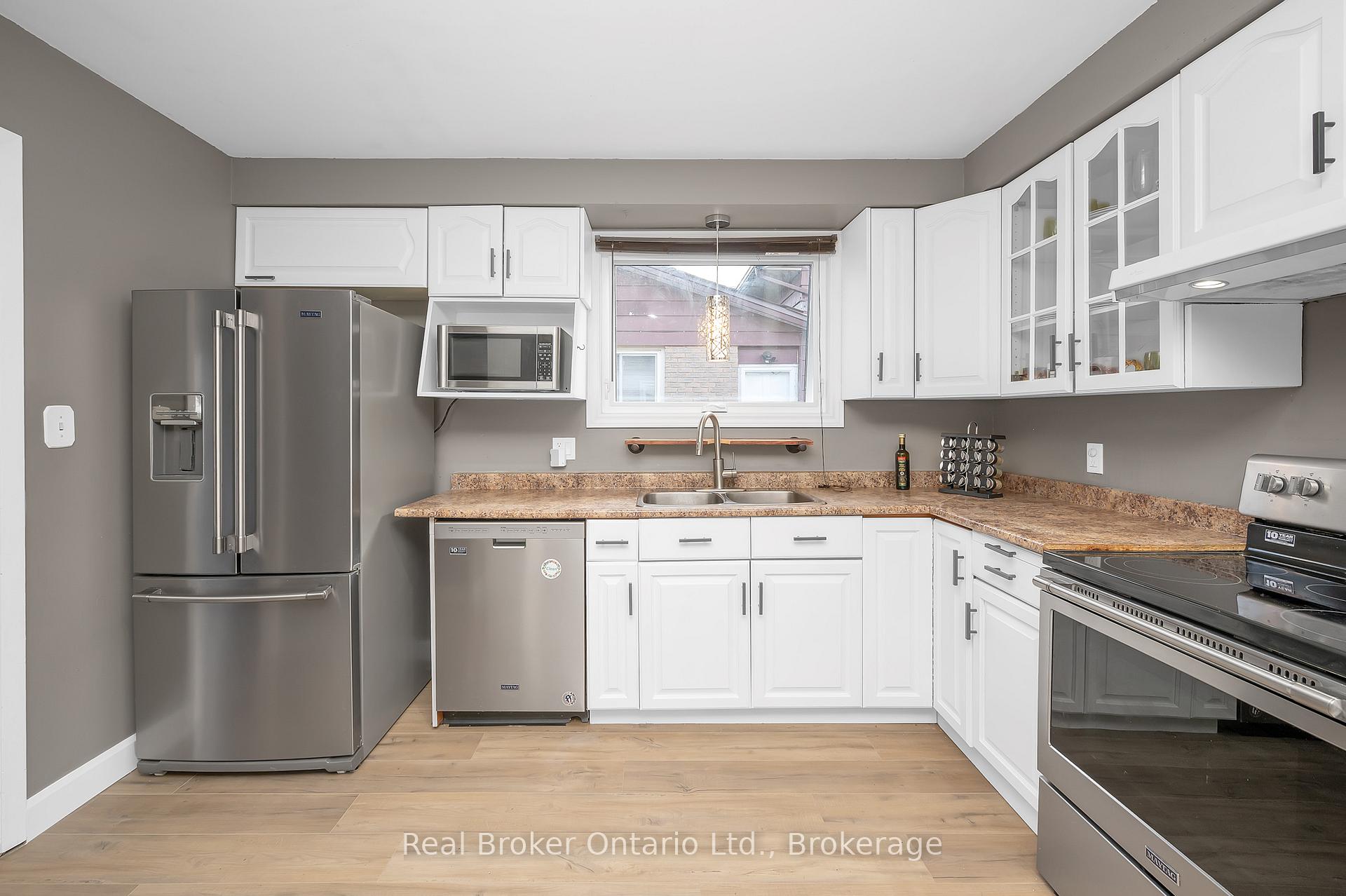 Photo 13 of 52 Green Maple Drive, St. Catharines, Secord Woods — HOMEH