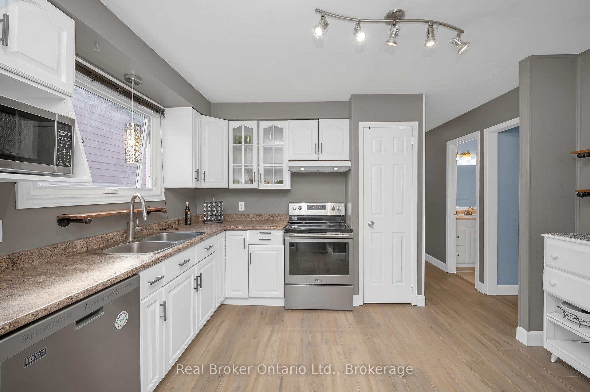 Photo 14 of 52 Green Maple Drive, St. Catharines, Secord Woods — HOMEH