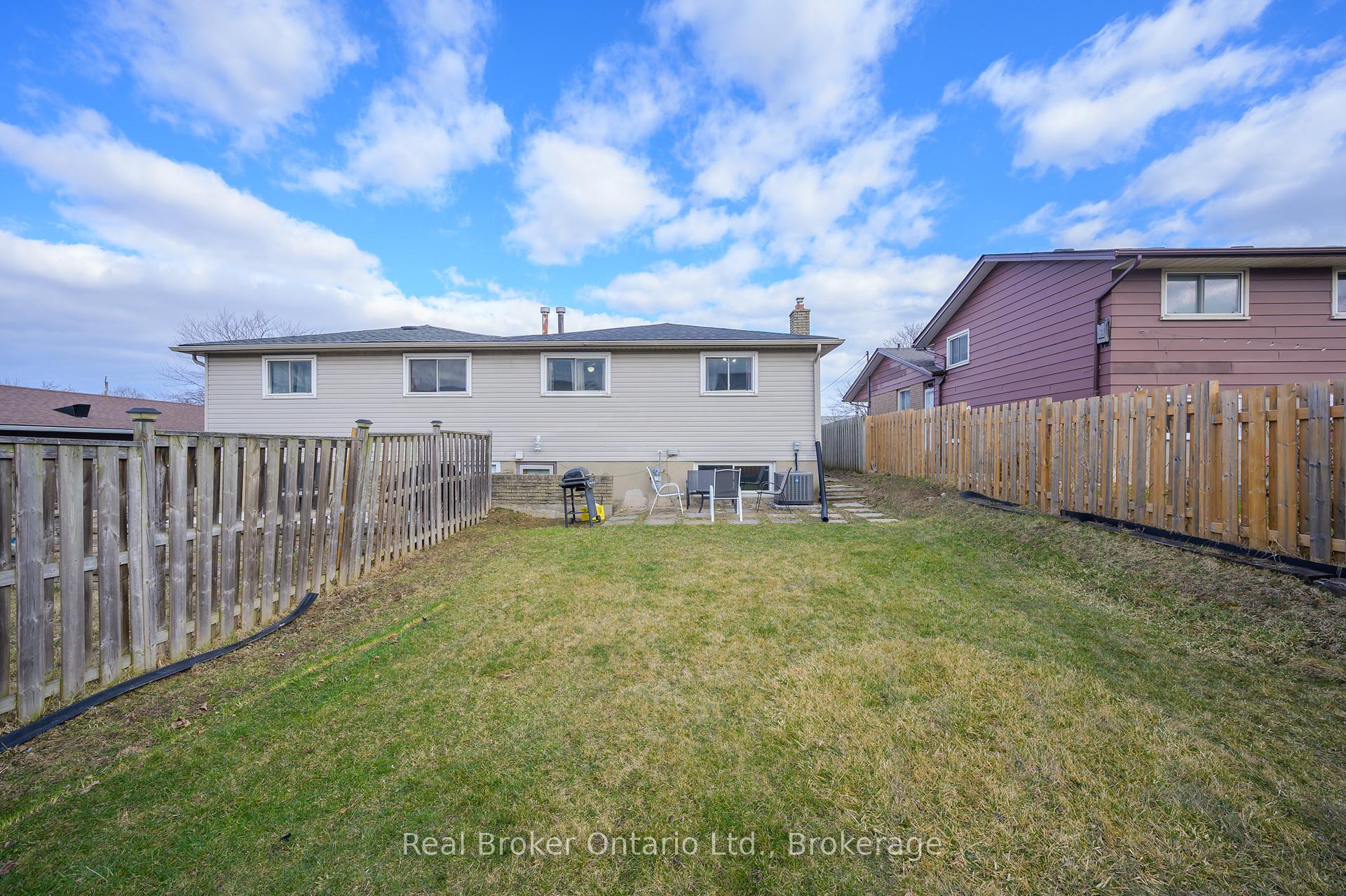 Photo 31 of 52 Green Maple Drive, St. Catharines, Secord Woods — HOMEH
