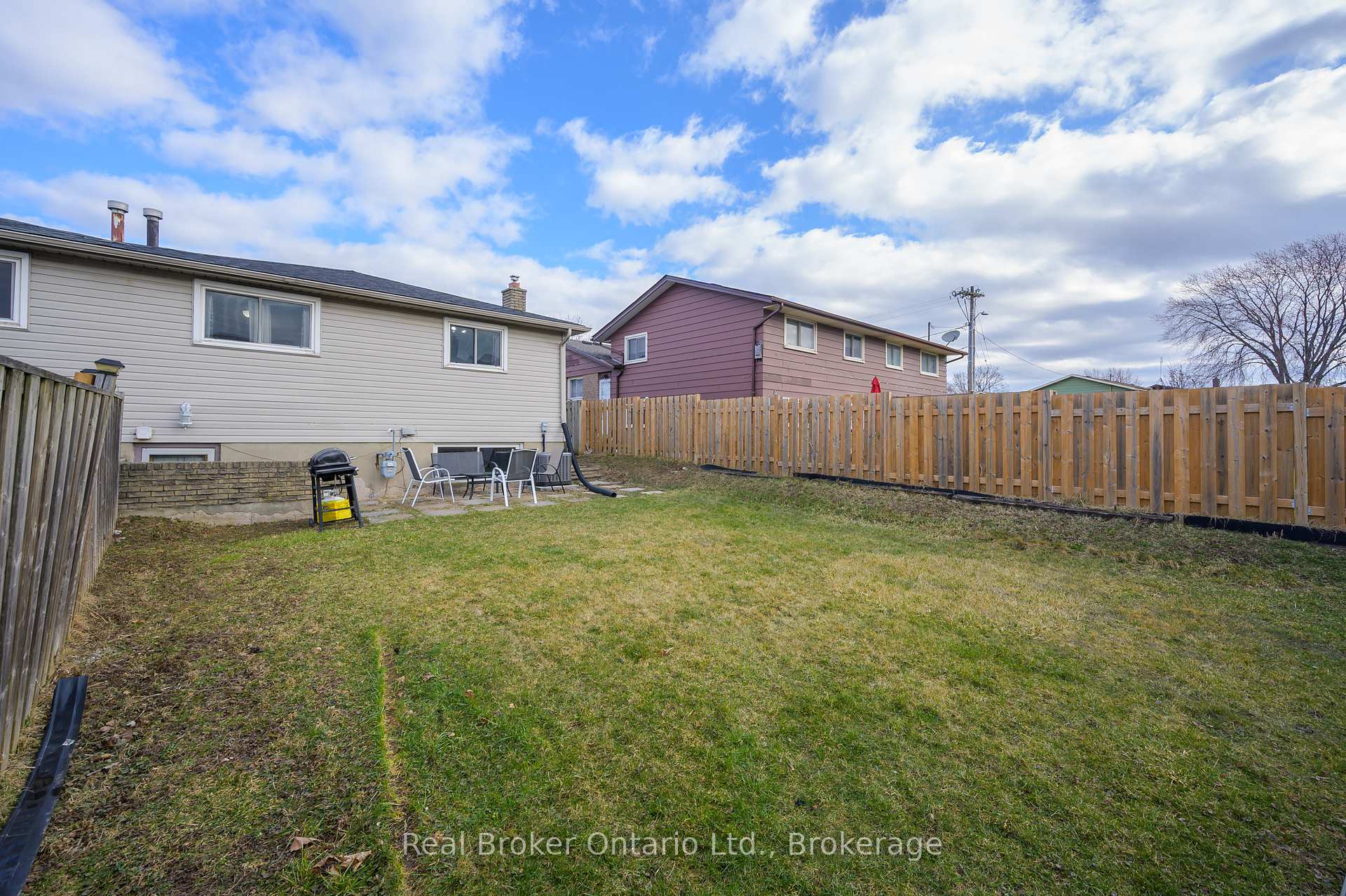 Photo 32 of 52 Green Maple Drive, St. Catharines, Secord Woods — HOMEH
