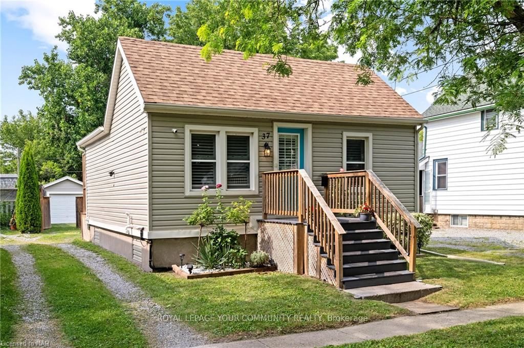 Front of 37 Maplecrest Avenue