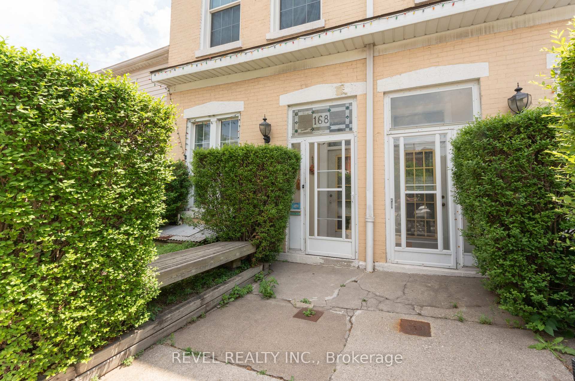 Photo 5 of 168 Macnab Street N, Hamilton, Central — HOMEH