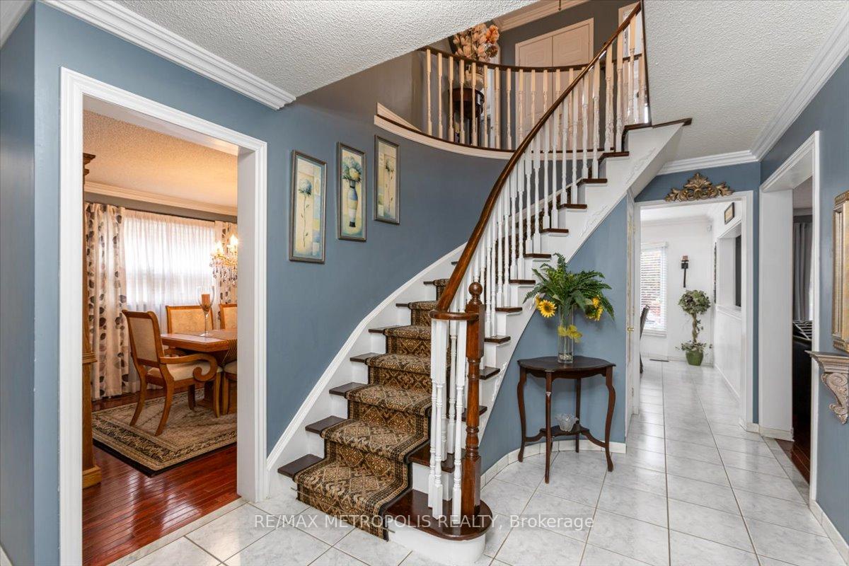 Photo 7 of 42 Silverstream Road, Brampton, Heart Lake West — HOMEH