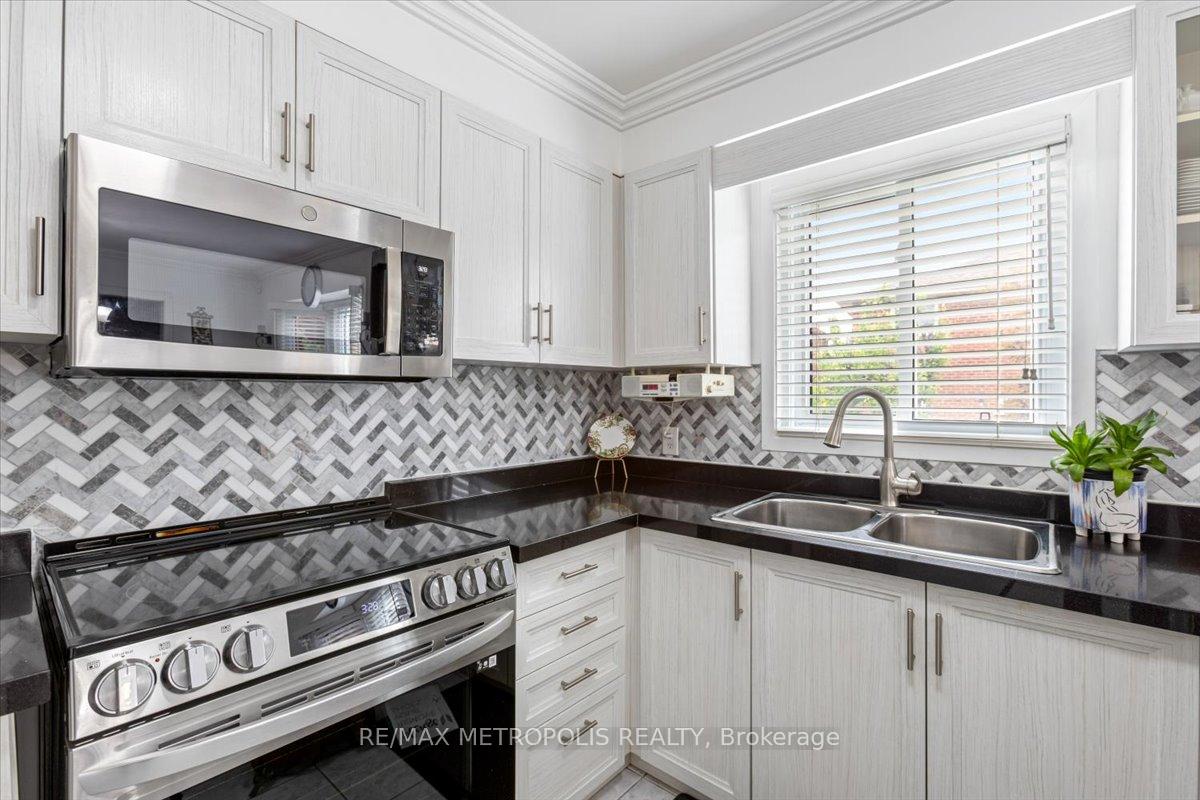 Photo 5 of 42 Silverstream Road, Brampton, Heart Lake West — HOMEH
