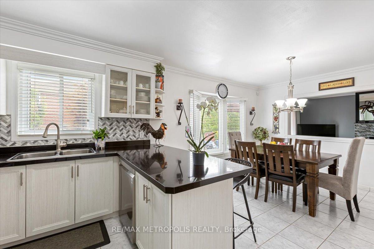 Photo 6 of 42 Silverstream Road, Brampton, Heart Lake West — HOMEH