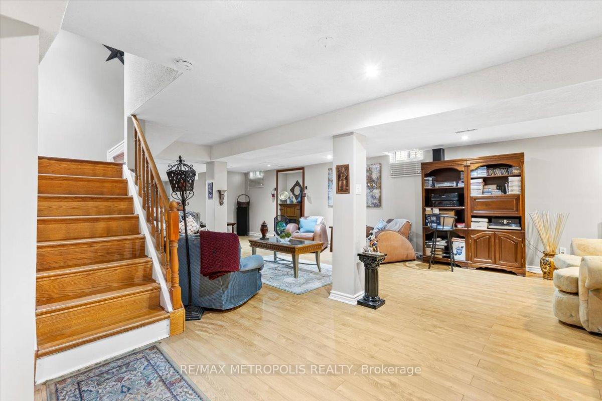 Photo 31 of 42 Silverstream Road, Brampton, Heart Lake West — HOMEH
