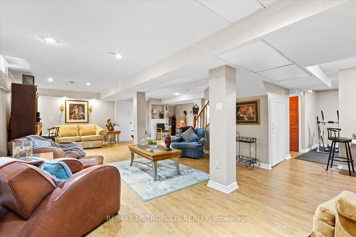 Photo 23 of 42 Silverstream Road, Brampton, Heart Lake West — HOMEH