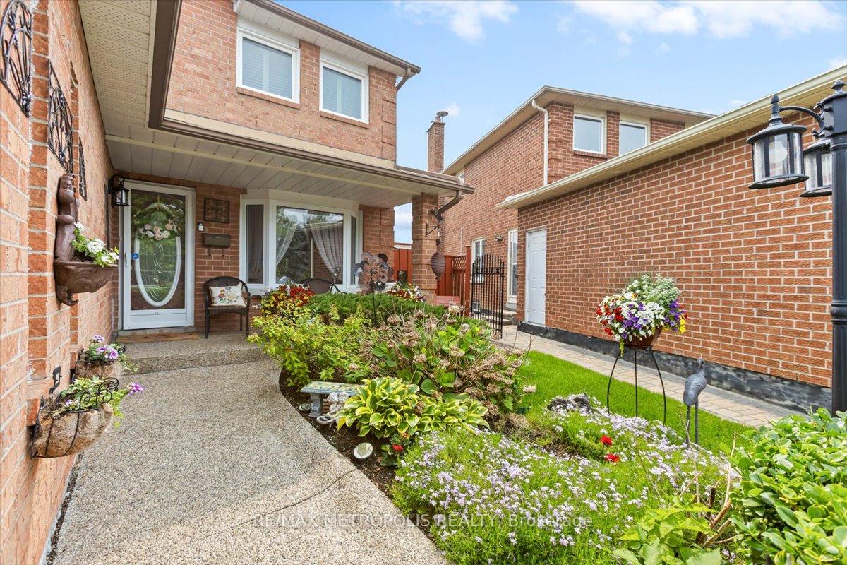 Photo 29 of 42 Silverstream Road, Brampton, Heart Lake West — HOMEH