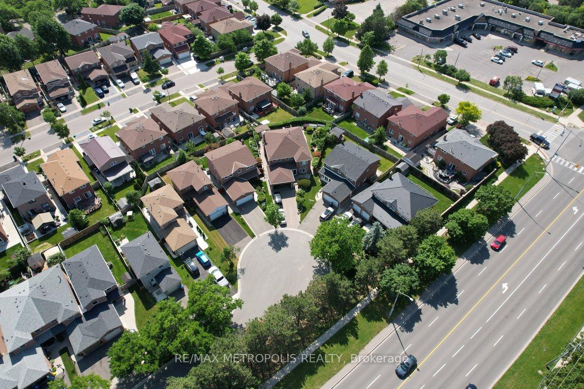 Photo 30 of 42 Silverstream Road, Brampton, Heart Lake West — HOMEH
