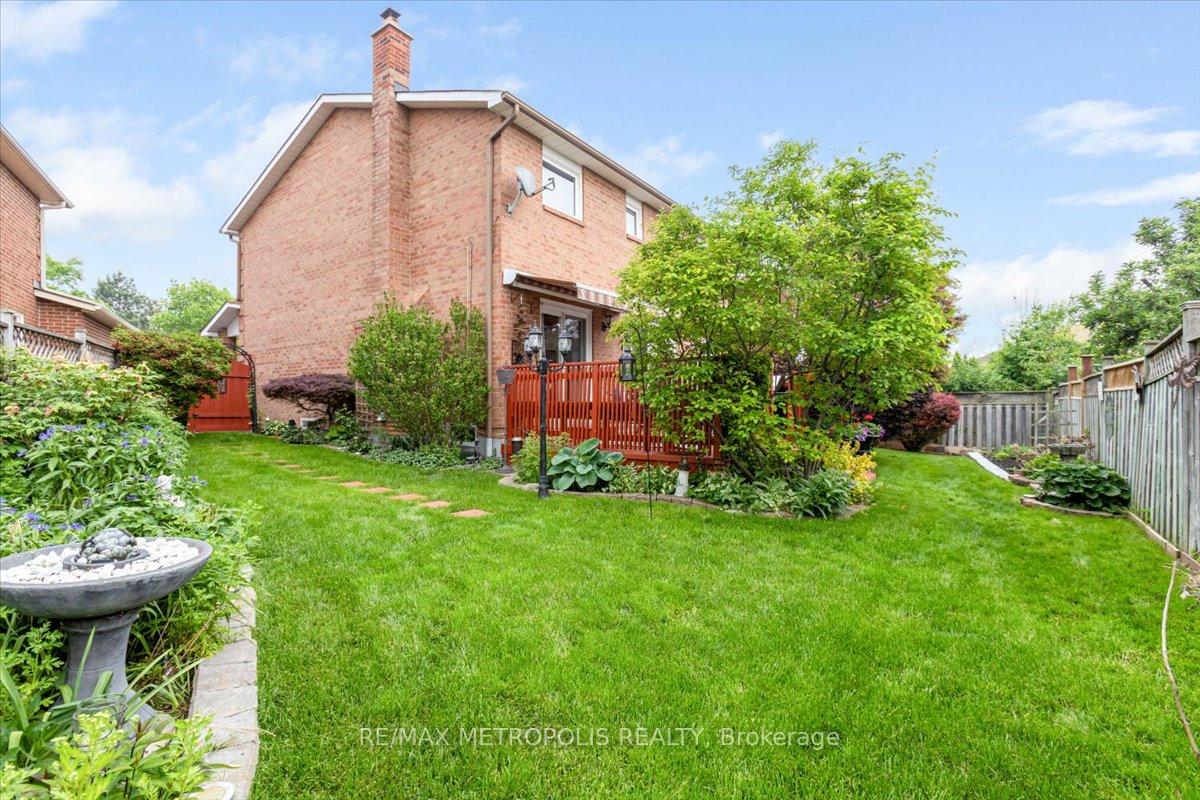 Photo 24 of 42 Silverstream Road, Brampton, Heart Lake West — HOMEH