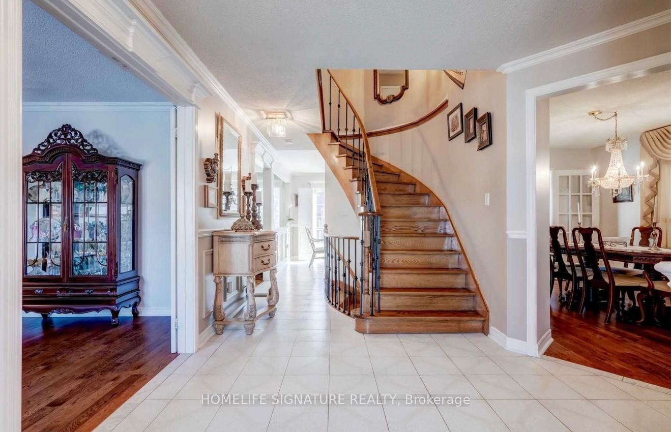 Photo 2 of 75 Atkins Circle, Brampton, Northwood Park — HOMEH