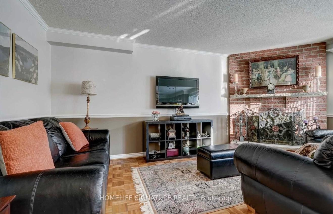Photo 3 of 75 Atkins Circle, Brampton, Northwood Park — HOMEH