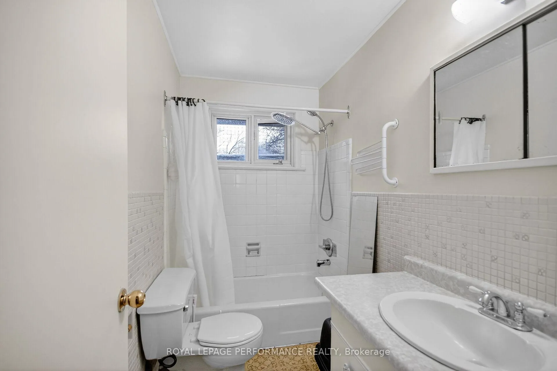 Photo 23 of 19 Mowat Street, Ottawa, Carson Grove — HOMEH