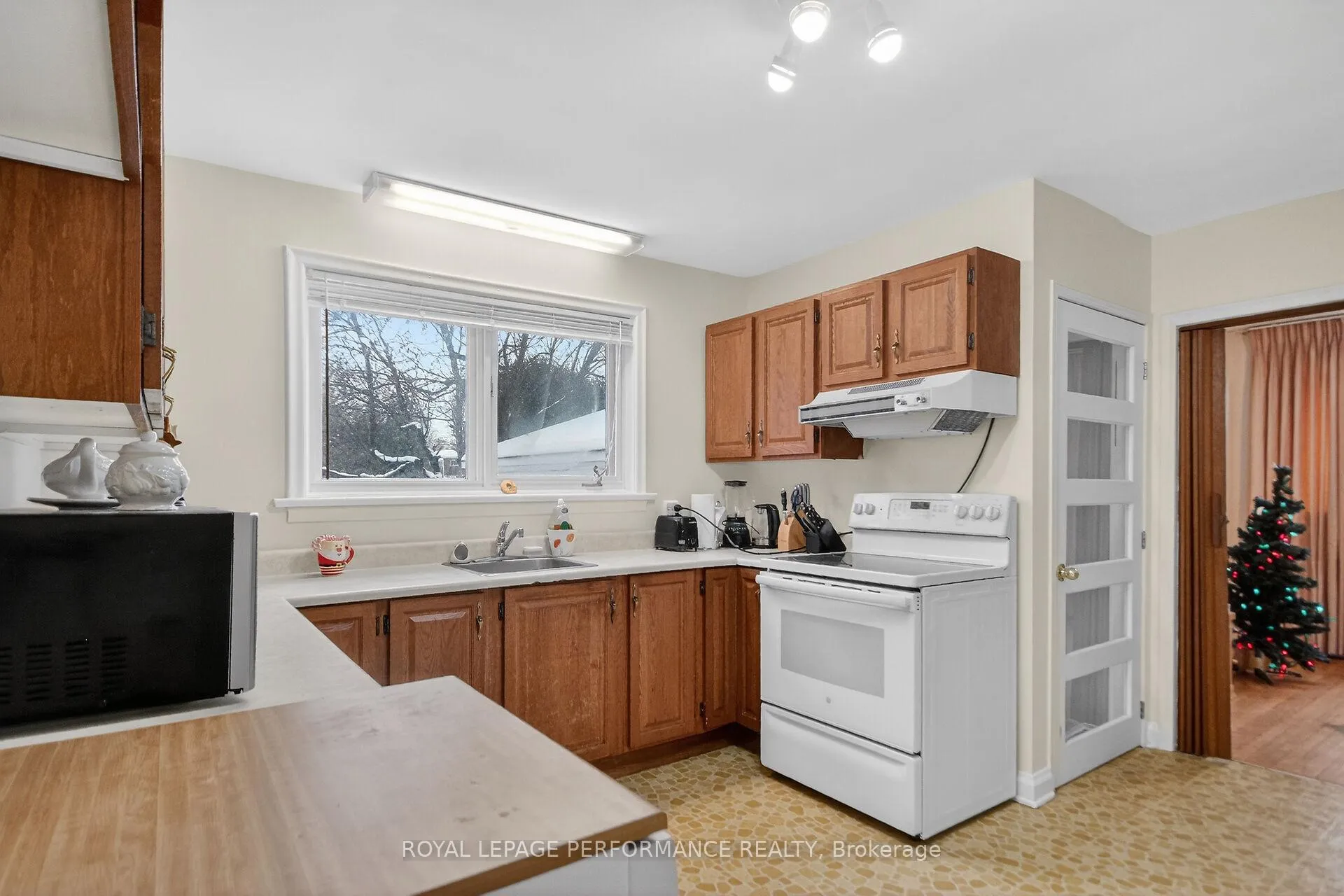 Photo 24 of 19 Mowat Street, Ottawa, Carson Grove — HOMEH