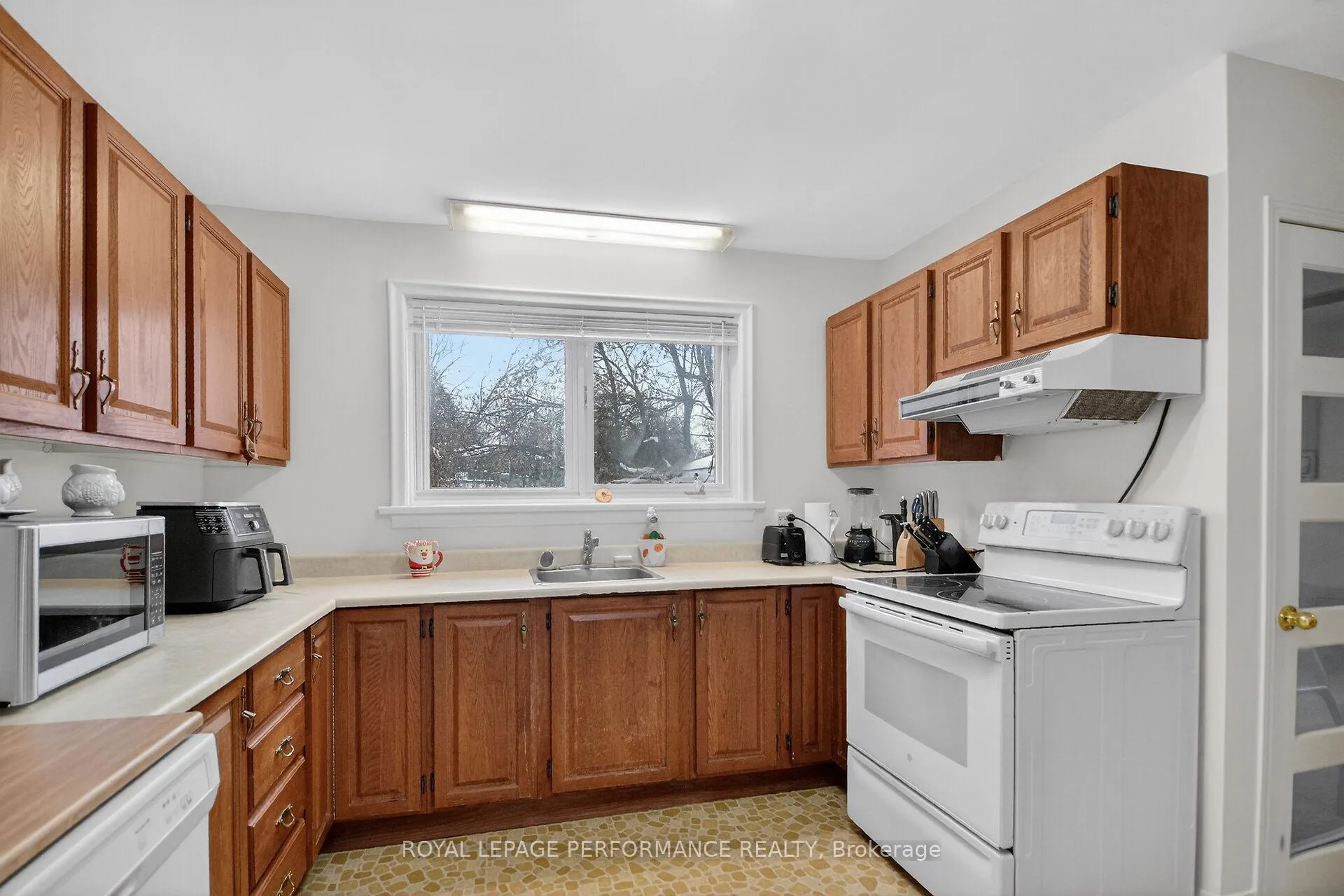 Photo 25 of 19 Mowat Street, Ottawa, Carson Grove — HOMEH
