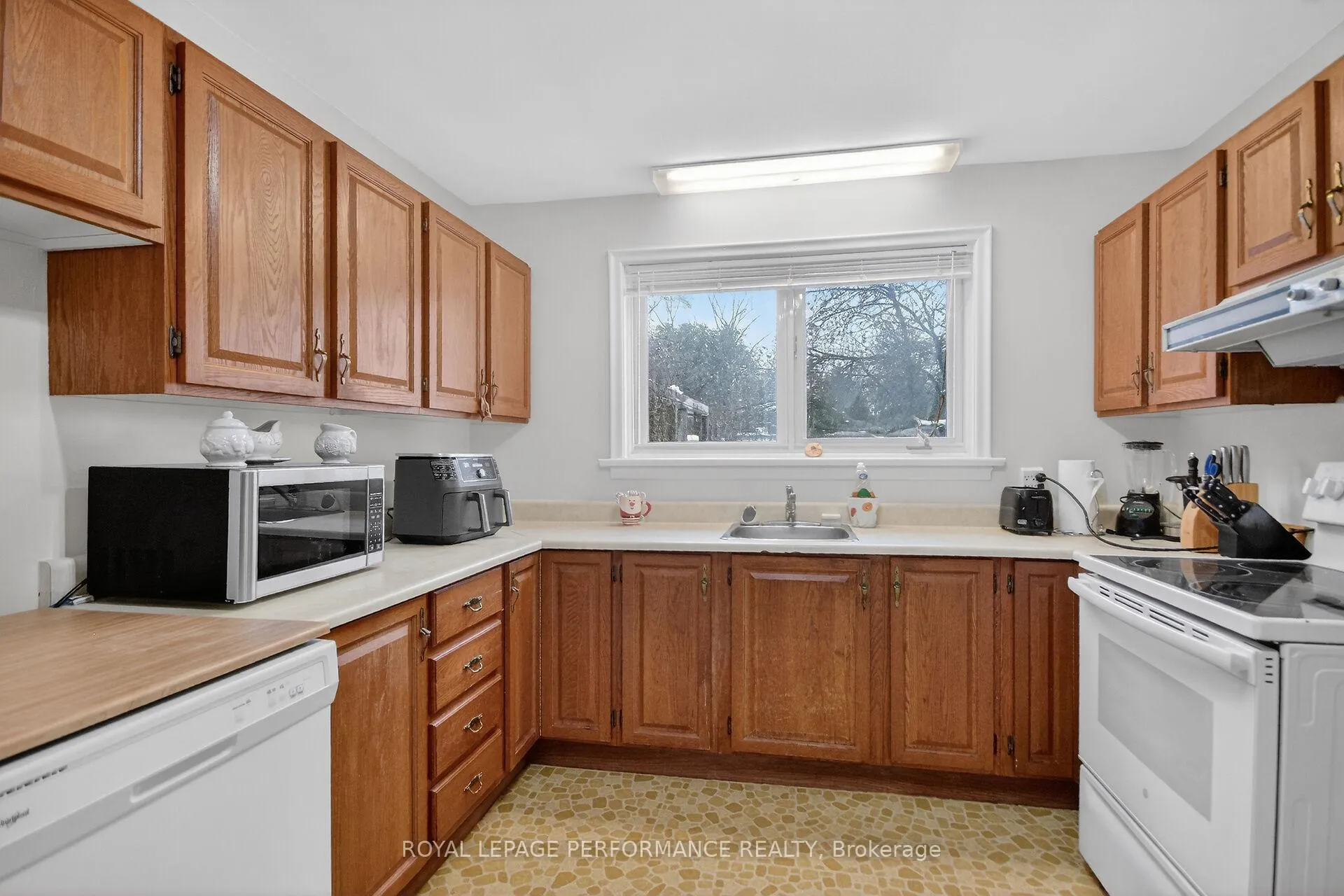 Photo 26 of 19 Mowat Street, Ottawa, Carson Grove — HOMEH