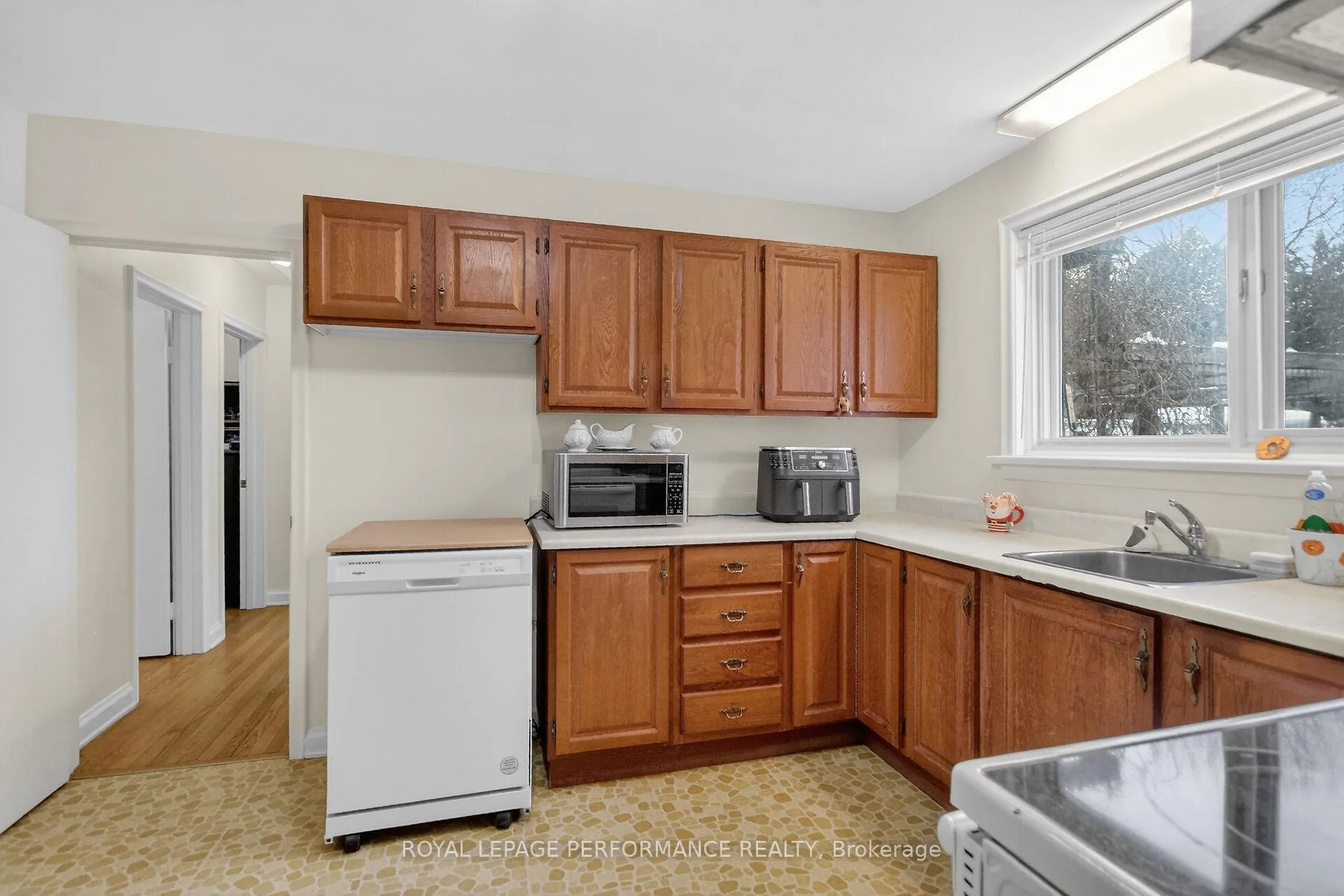 Photo 28 of 19 Mowat Street, Ottawa, Carson Grove — HOMEH