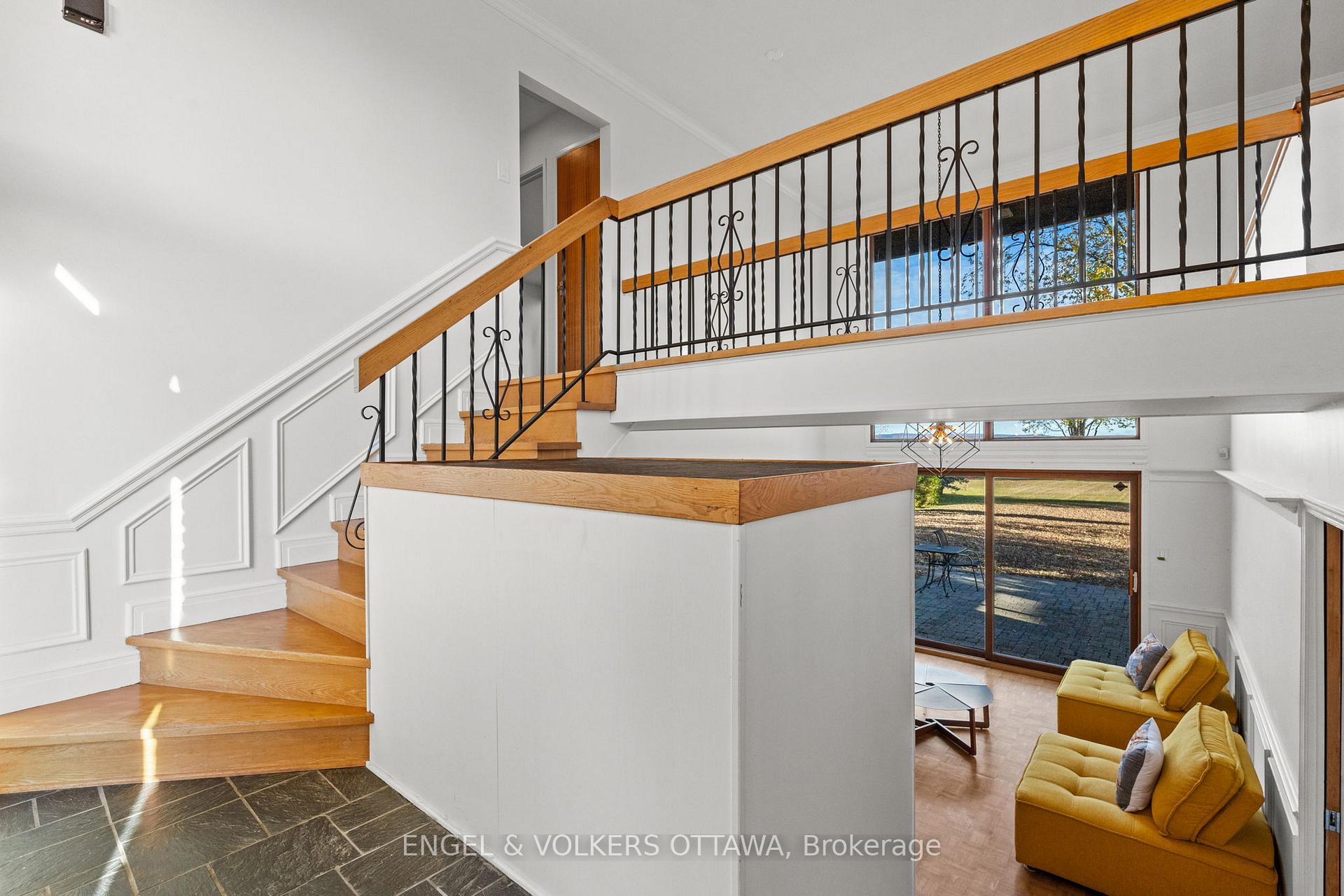 Photo 4 of 263 Grandview Road, Ottawa, Crystal Bay/Rocky Point — HOMEH