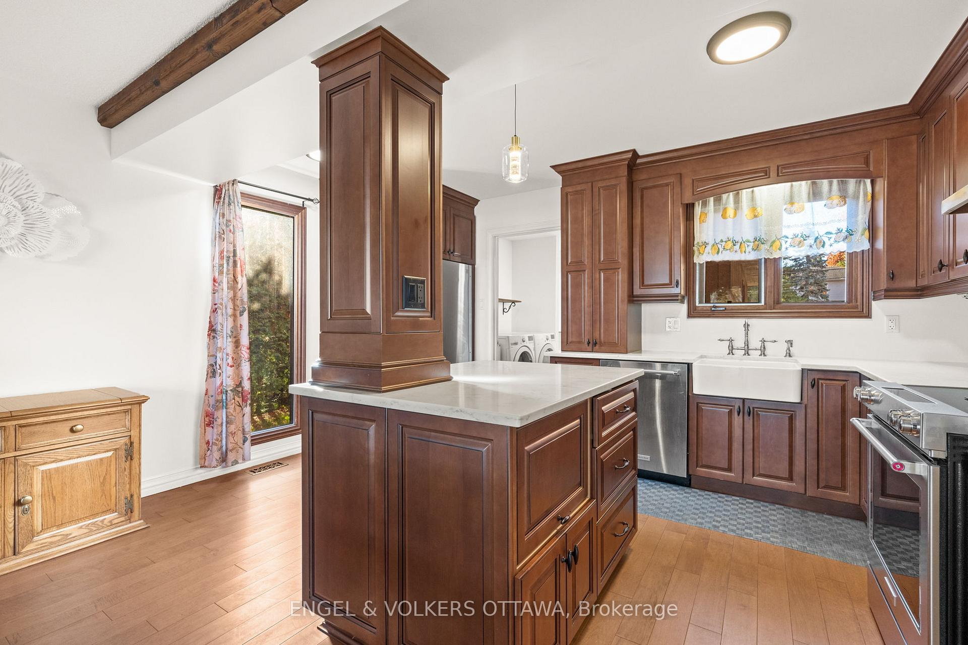 Photo 9 of 263 Grandview Road, Ottawa, Crystal Bay/Rocky Point — HOMEH