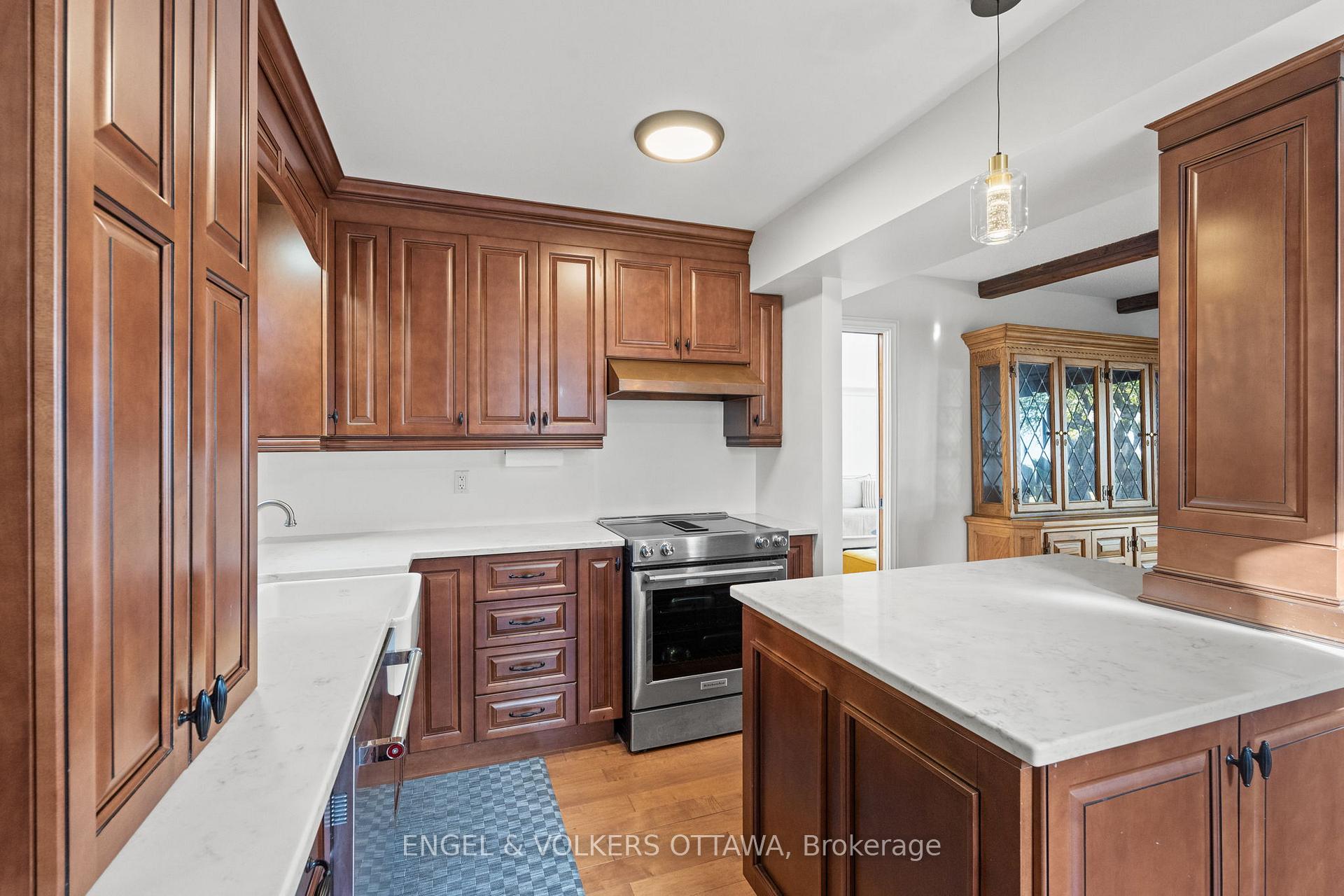 Photo 11 of 263 Grandview Road, Ottawa, Crystal Bay/Rocky Point — HOMEH