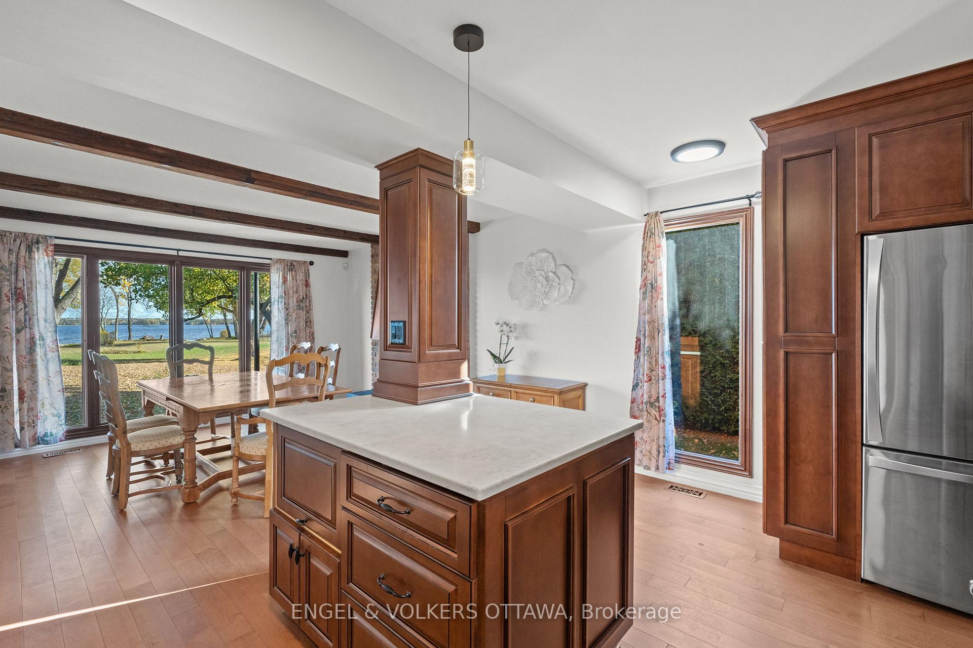 Photo 13 of 263 Grandview Road, Ottawa, Crystal Bay/Rocky Point — HOMEH