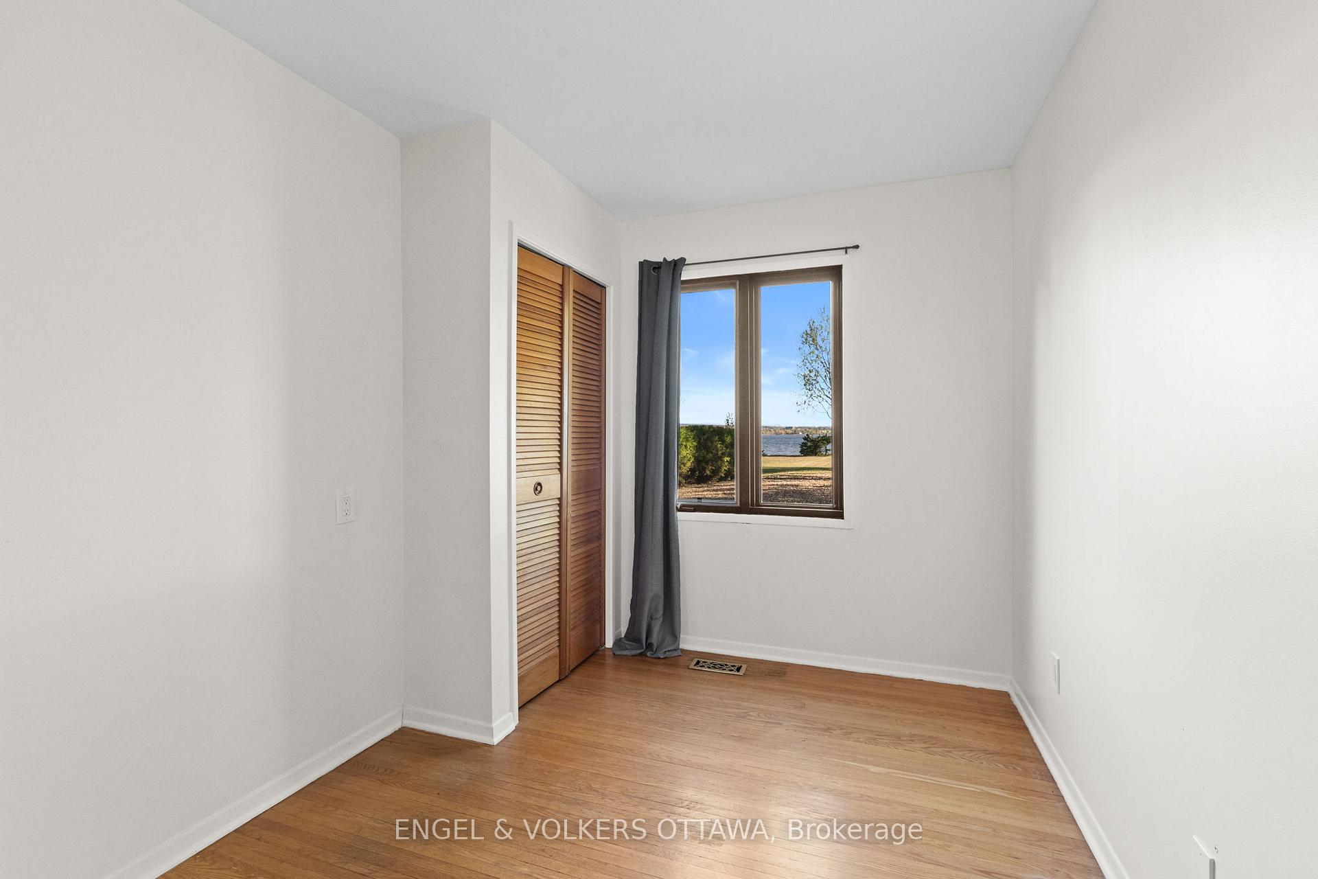 Photo 14 of 263 Grandview Road, Ottawa, Crystal Bay/Rocky Point — HOMEH