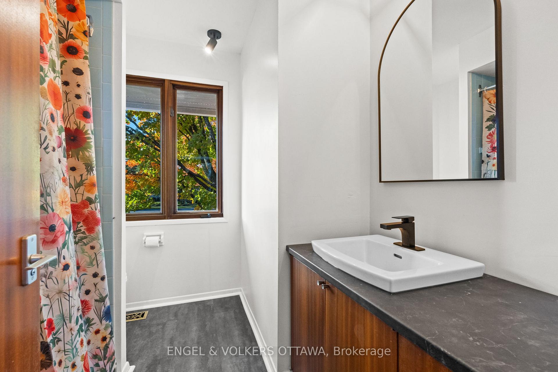 Photo 33 of 263 Grandview Road, Ottawa, Crystal Bay/Rocky Point — HOMEH