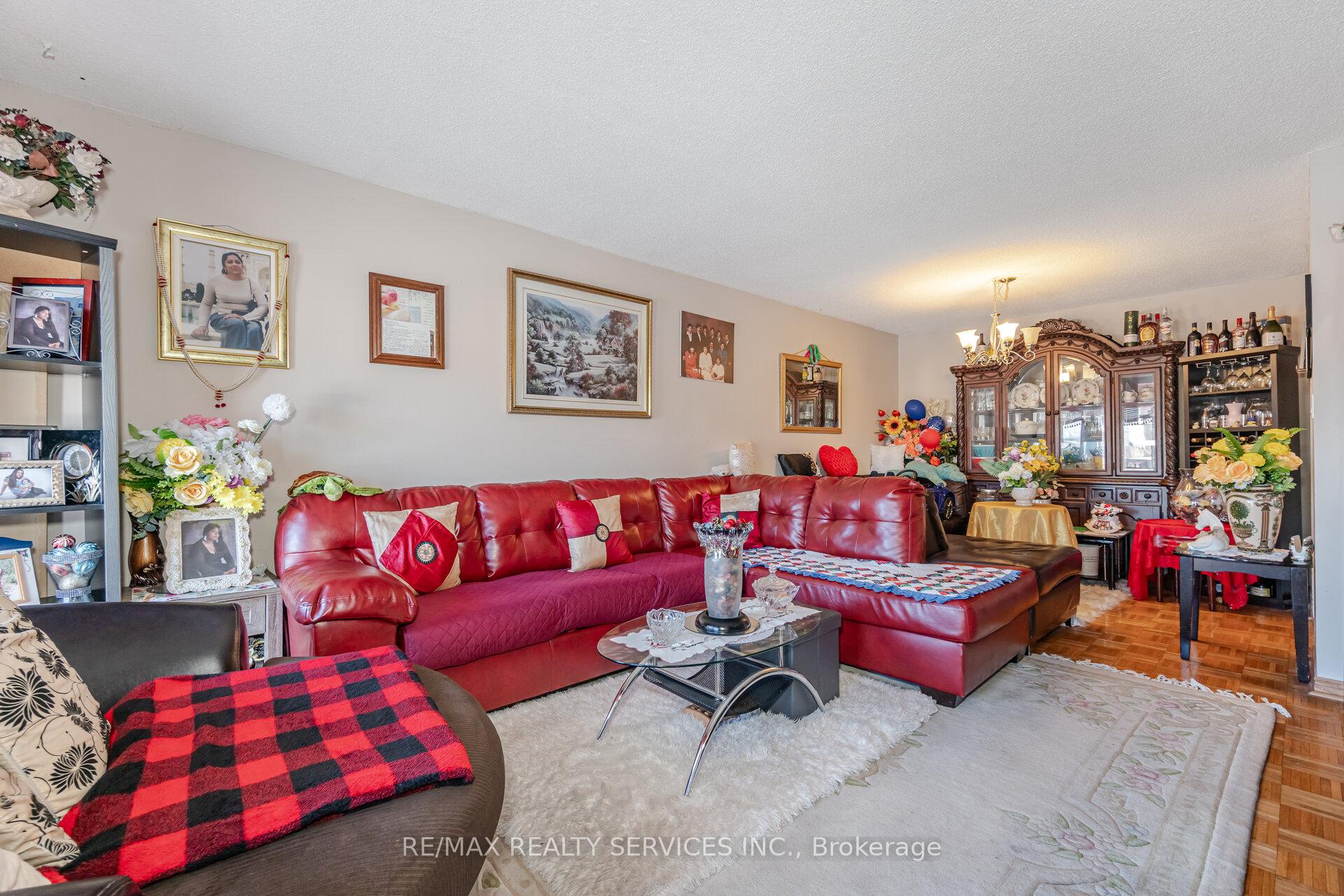 Photo 4 of 42 Abell Drive E, Brampton, Madoc — HOMEH