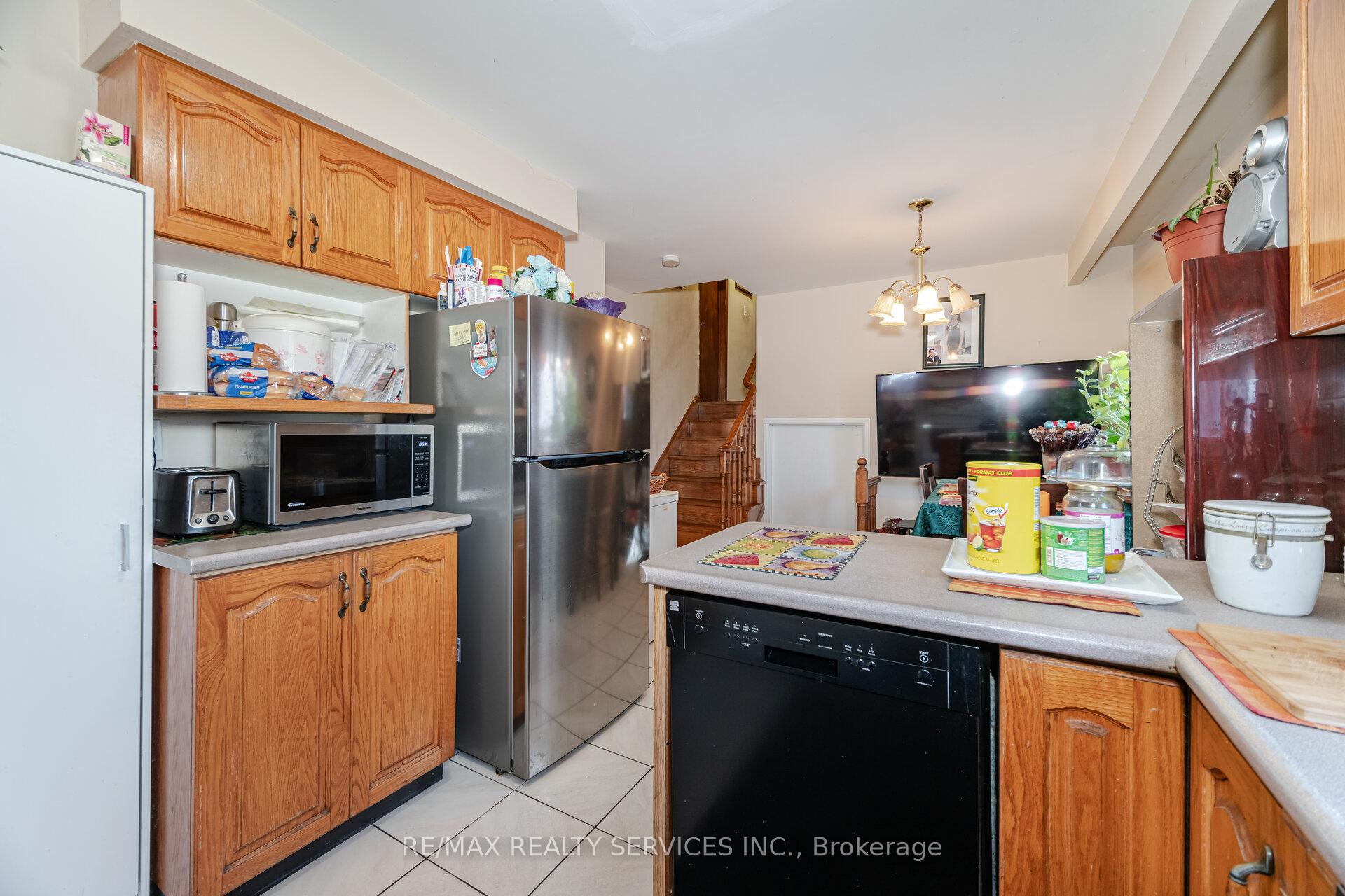 Photo 9 of 42 Abell Drive E, Brampton, Madoc — HOMEH