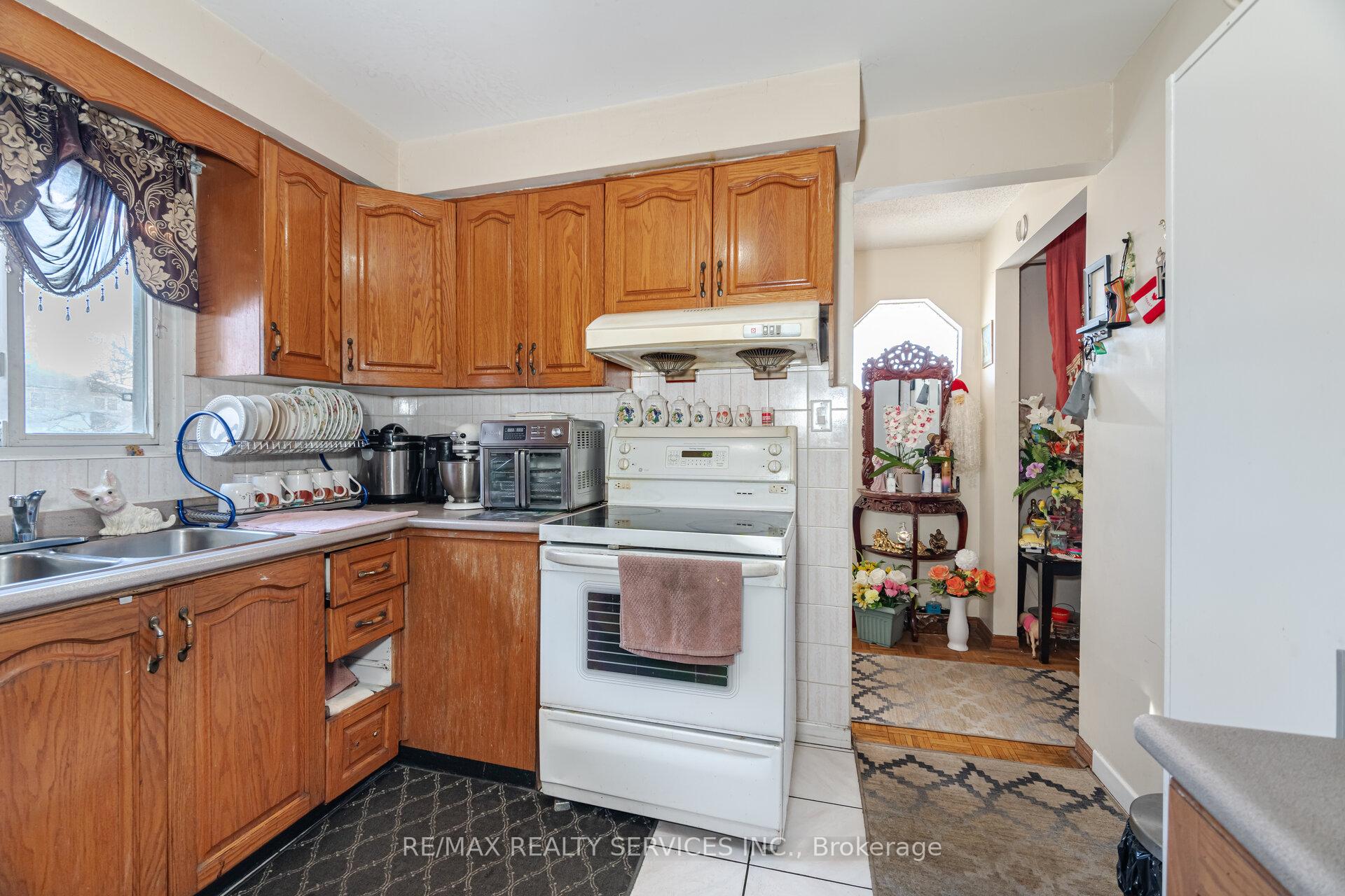 Photo 11 of 42 Abell Drive E, Brampton, Madoc — HOMEH